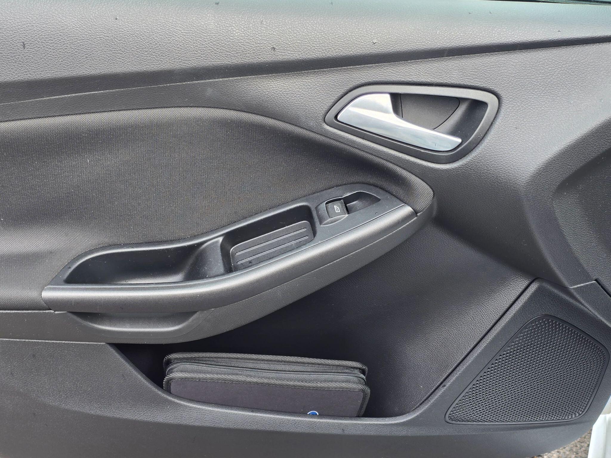 Ford Focus - Image 48