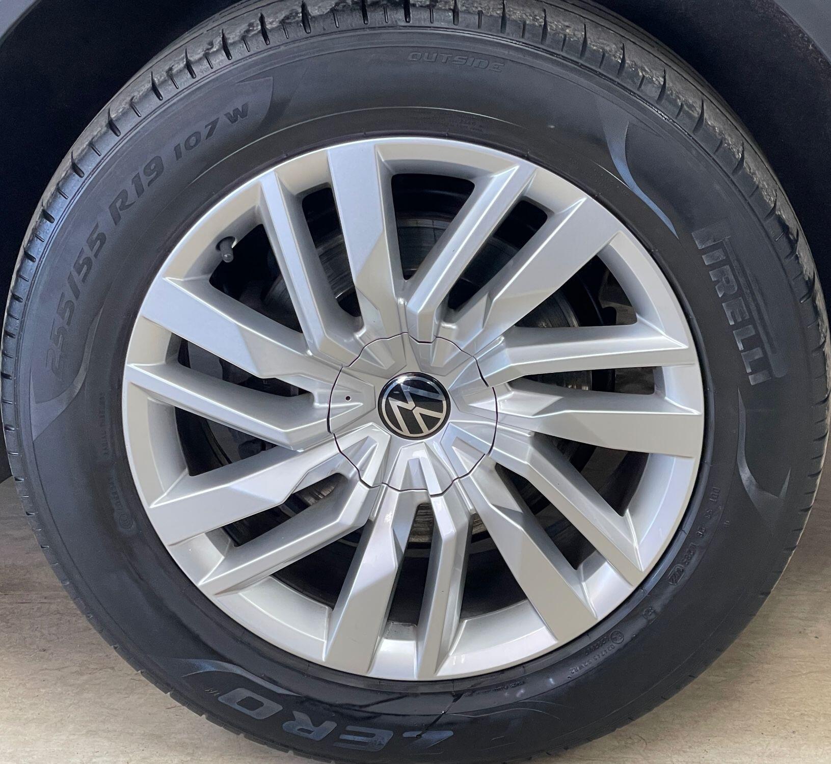 Volkswagen Touareg - Image 16