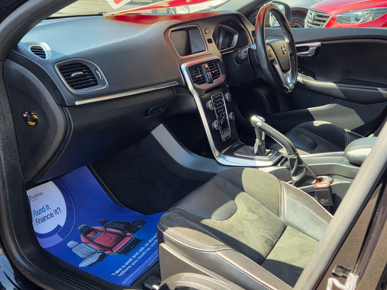 Volvo V40 - Image 17