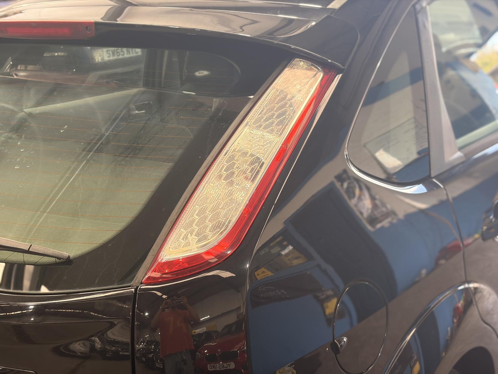 Ford Focus - Image 17