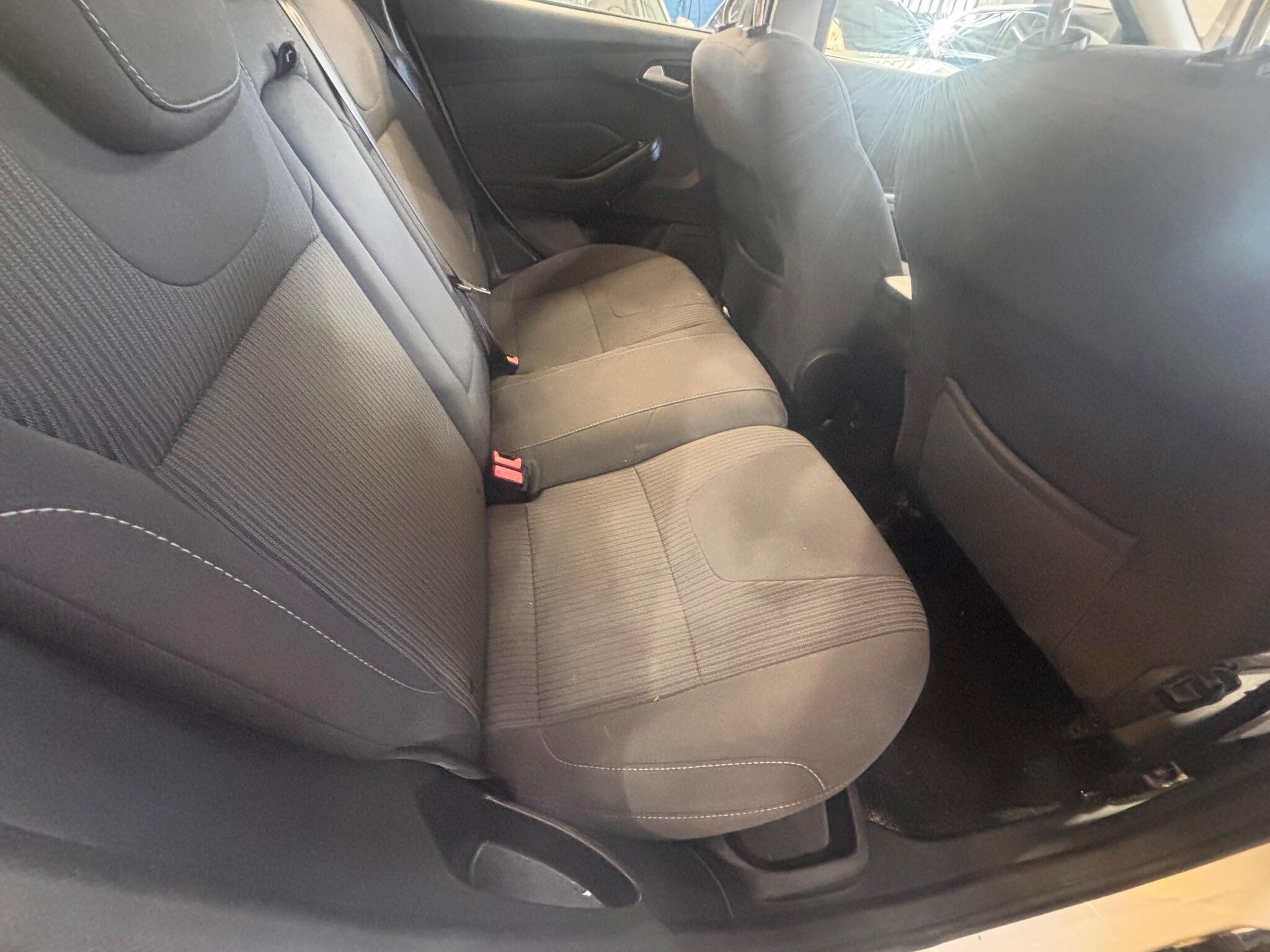 Ford Focus - Image 21