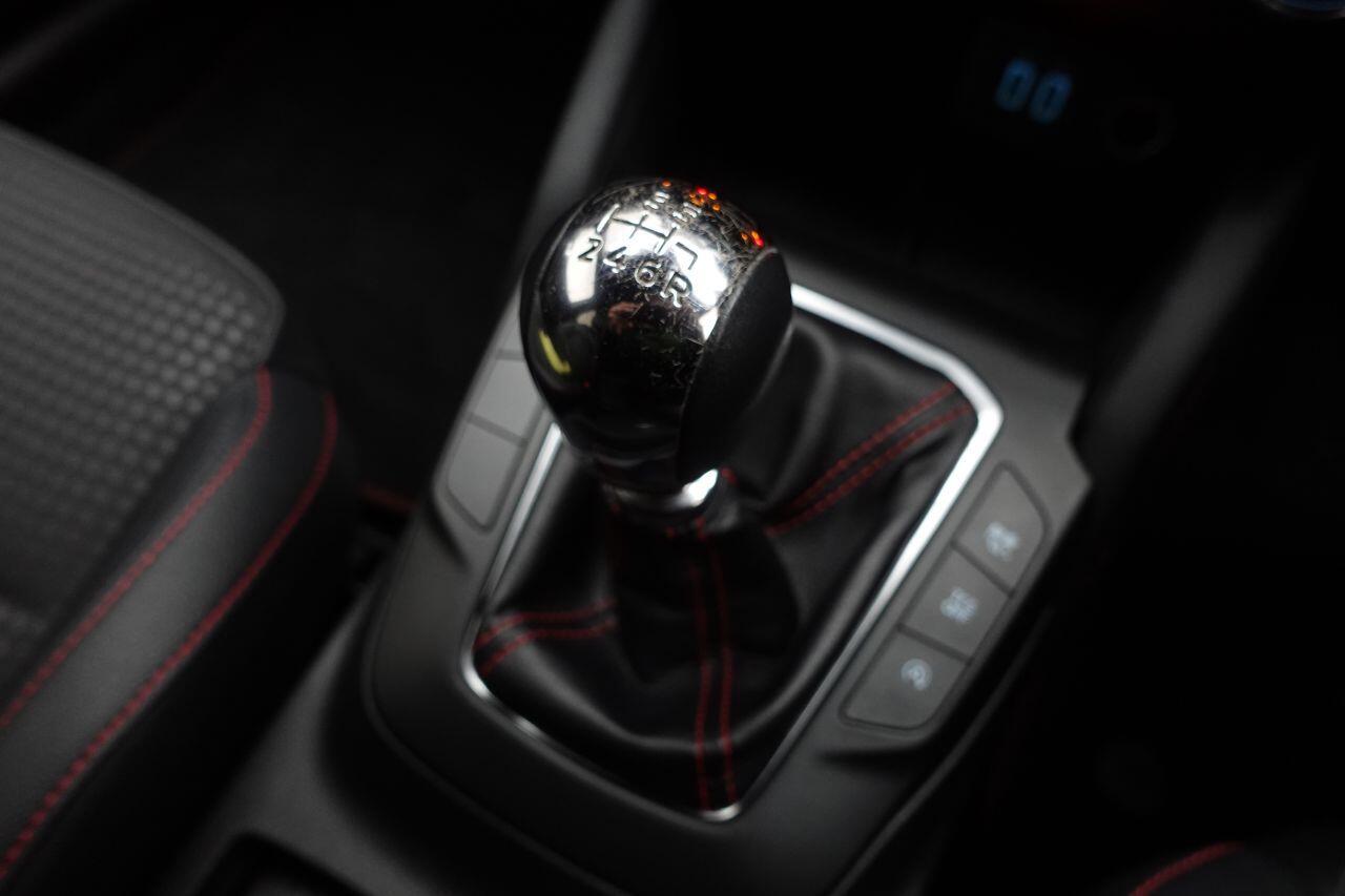 Ford Focus - Image 36