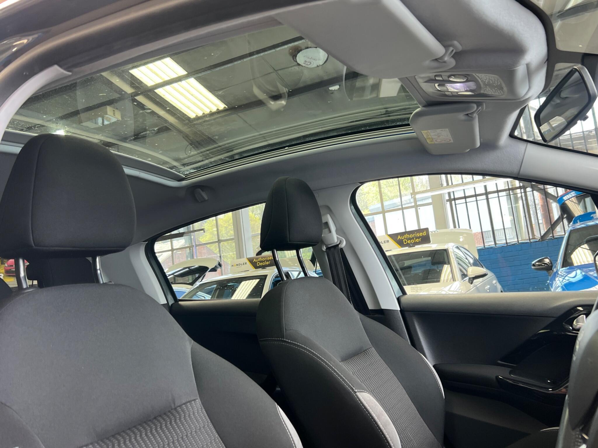 Peugeot 208 - Image 12