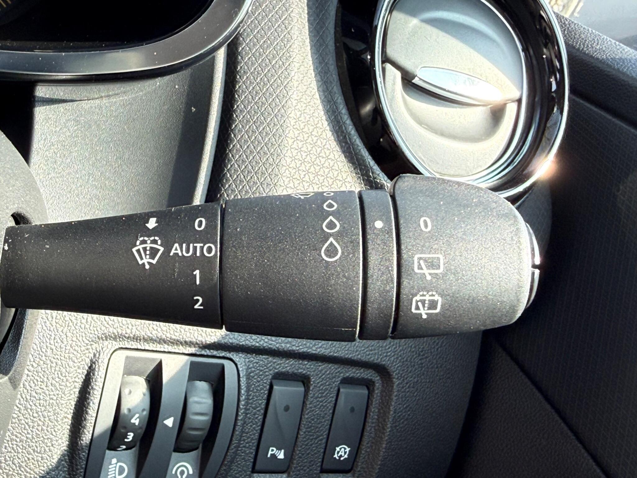 Renault Clio - Image 27