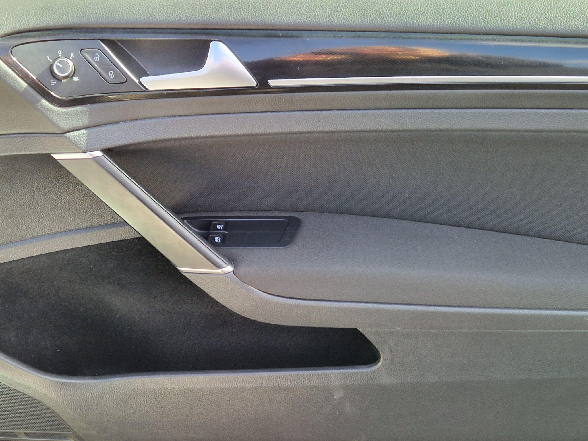 Volkswagen Golf - Image 31