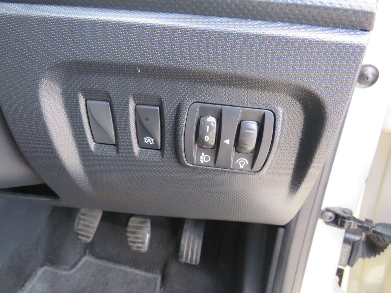 Renault Captur - Image 21