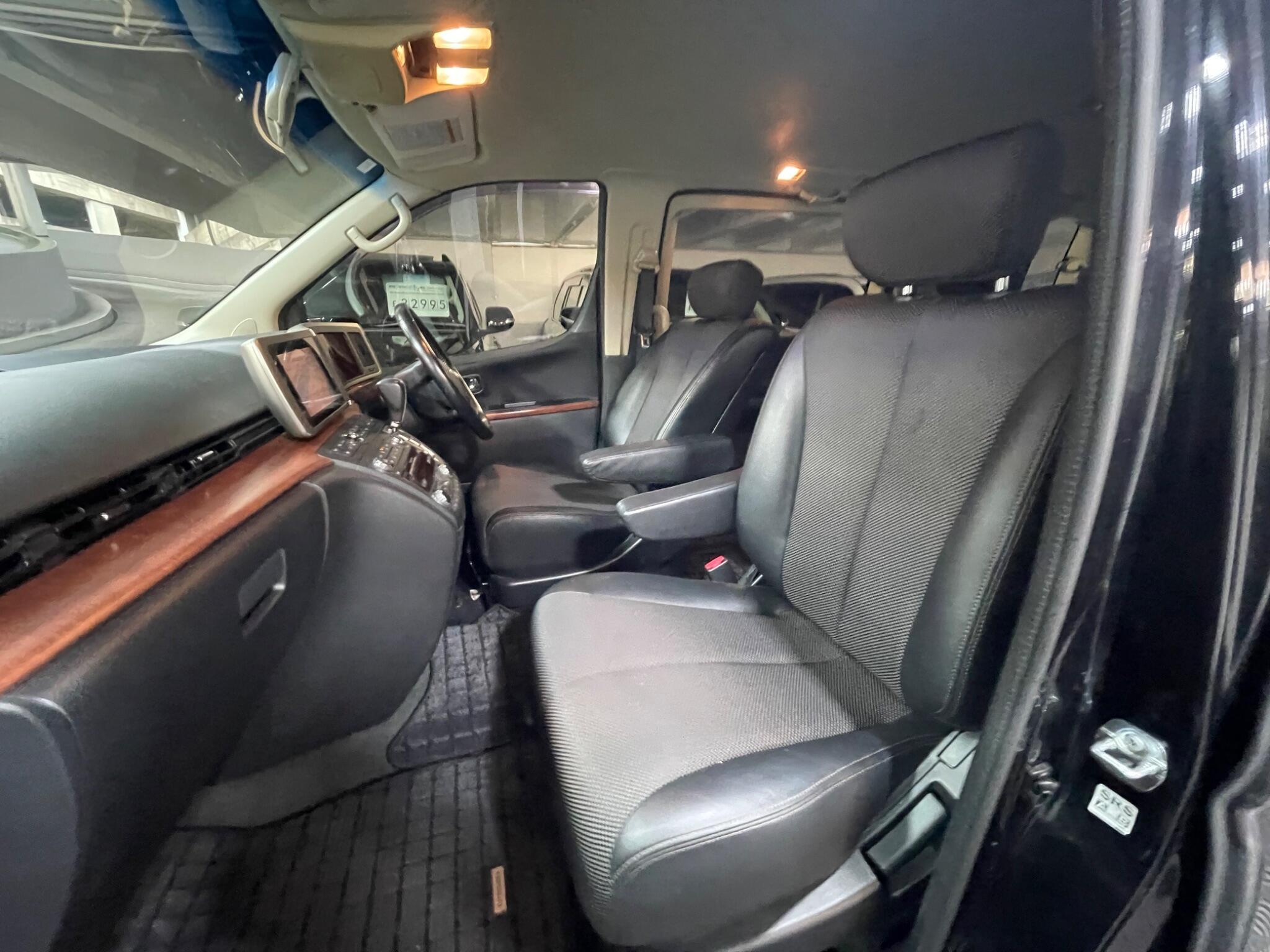 Nissan Elgrand - Image 10