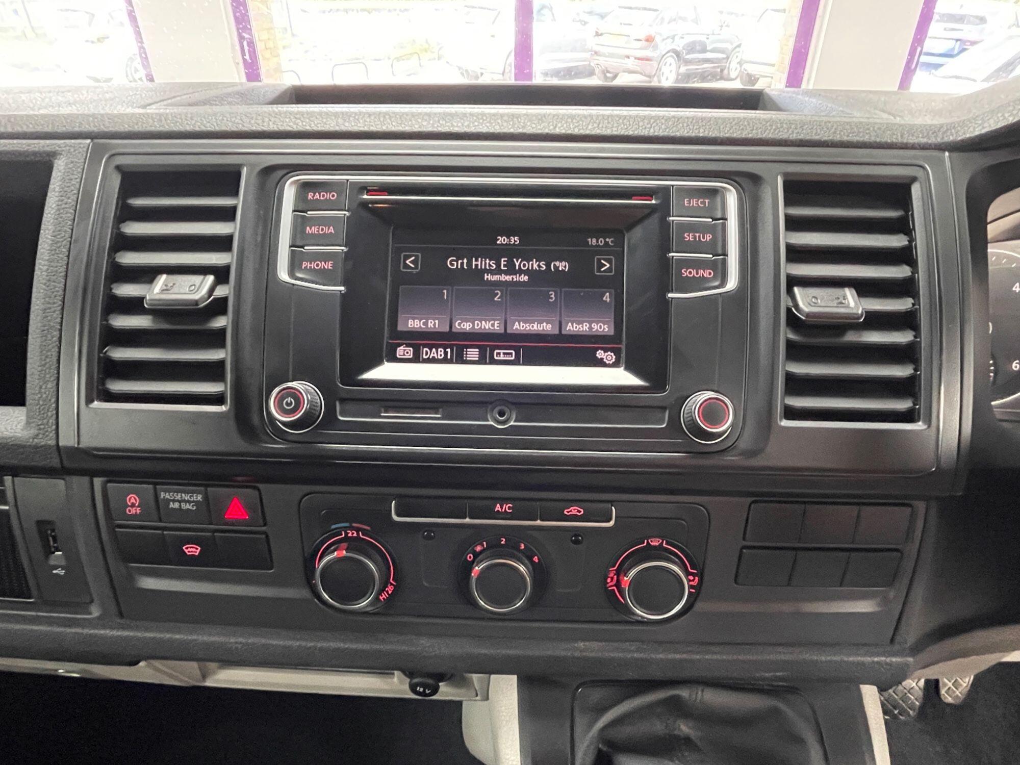 Volkswagen Transporter - Image 43