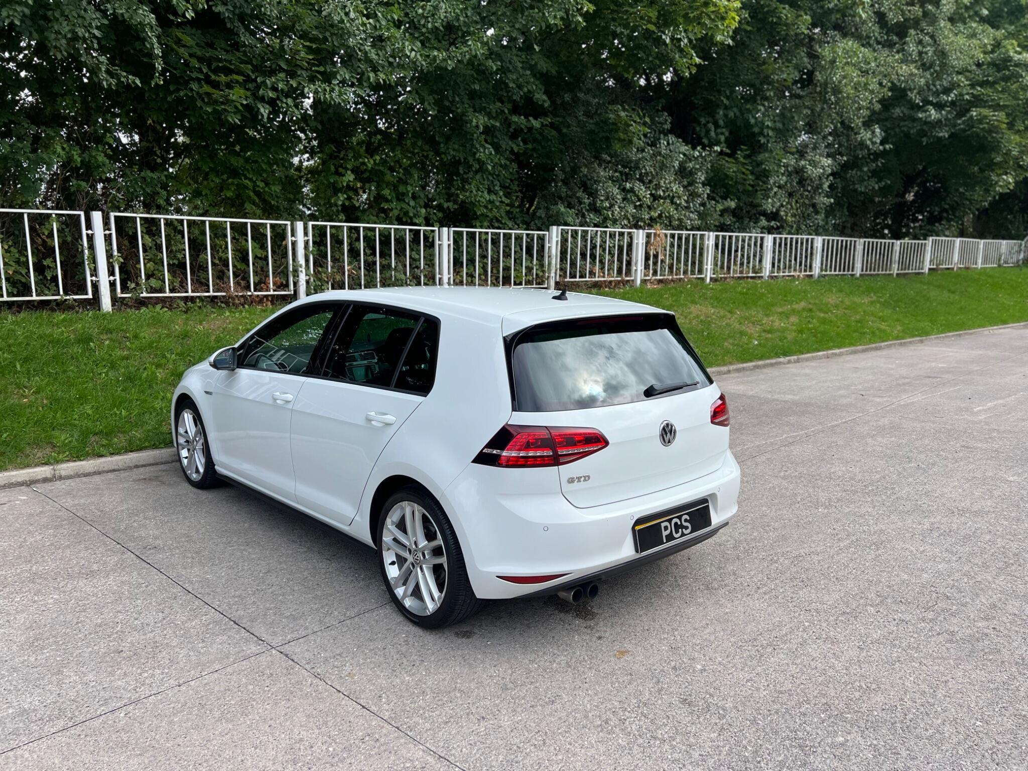Volkswagen Golf - Image 11
