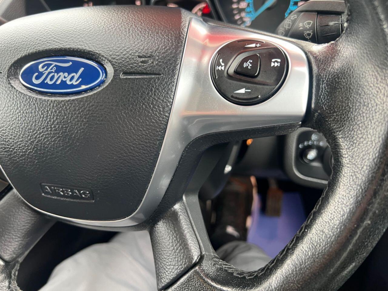 Ford Kuga - Image 35