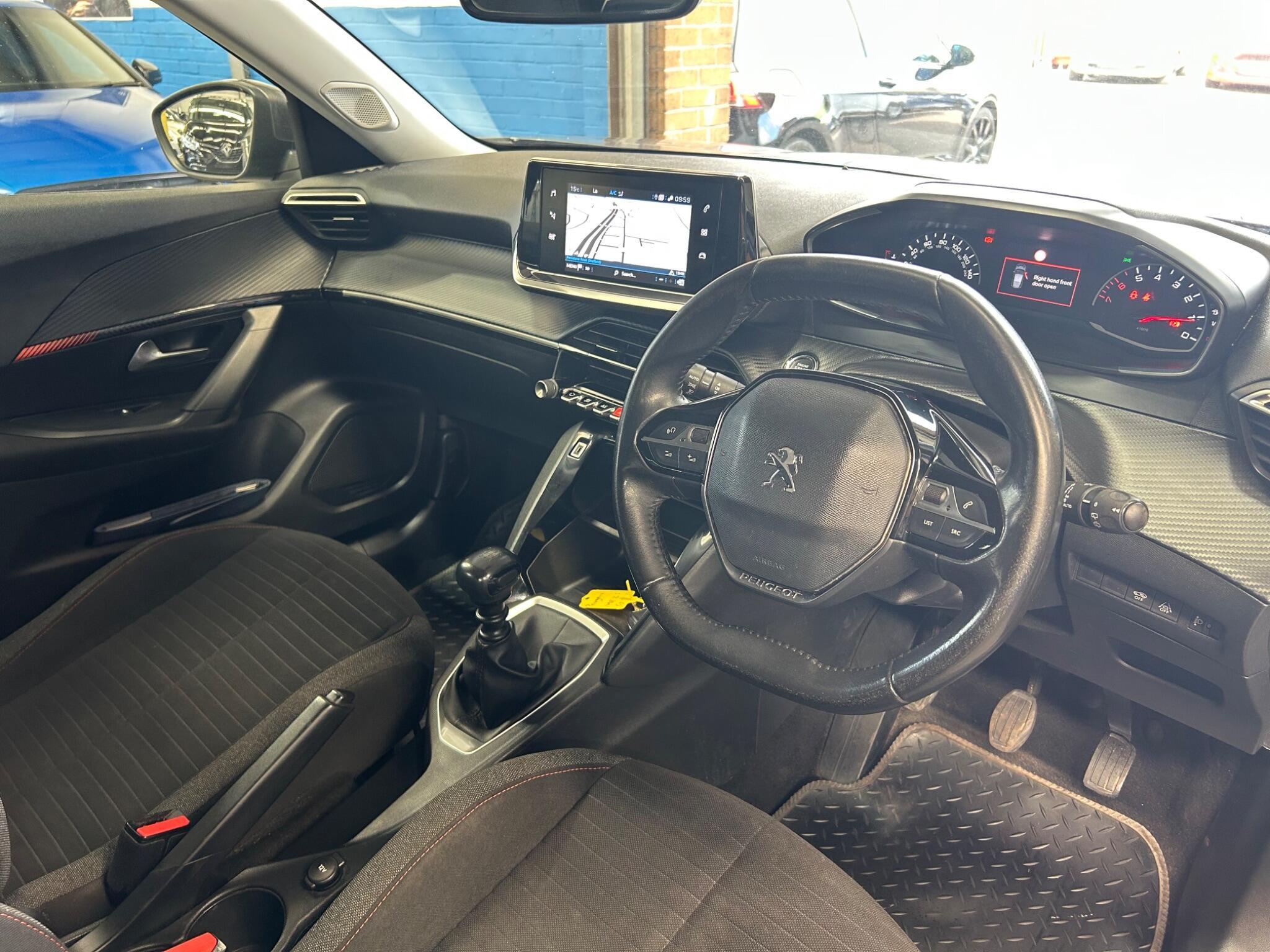 Peugeot 2008 - Image 8