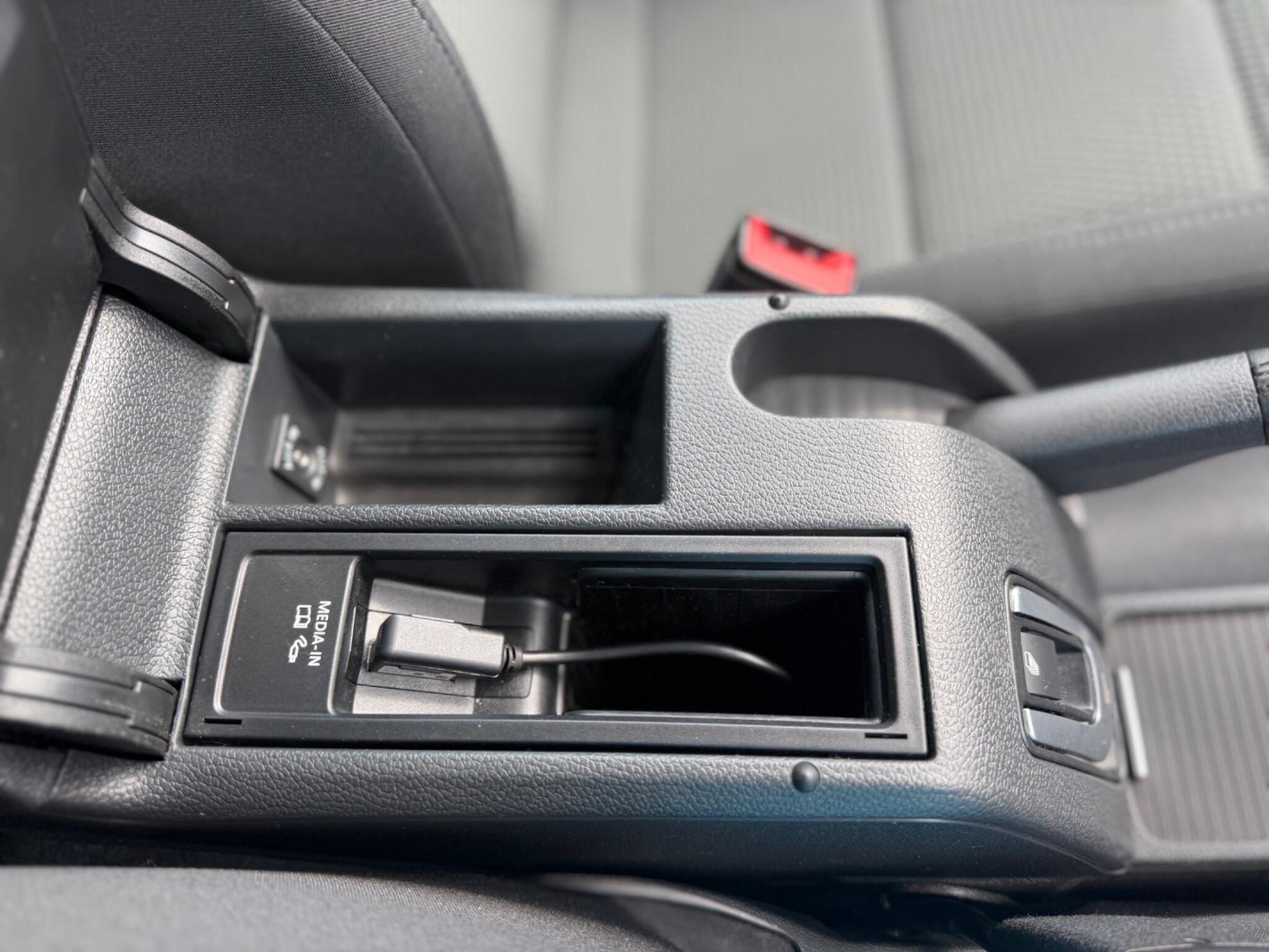 Volkswagen Golf - Image 26