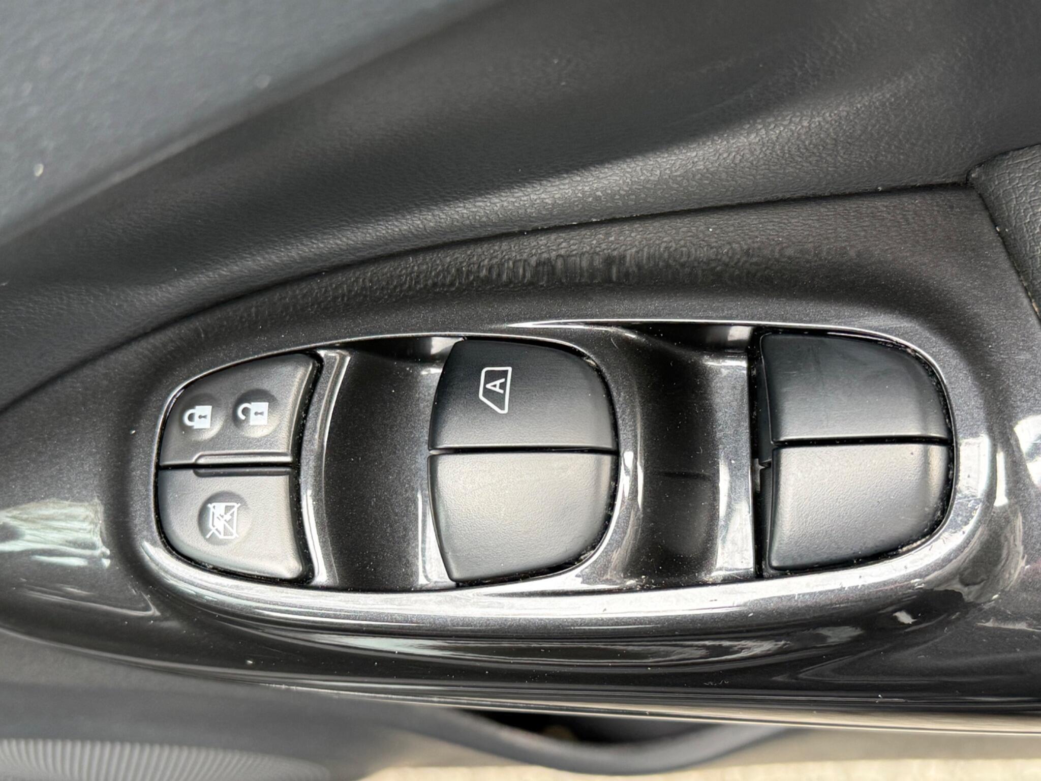 Nissan Juke - Image 25