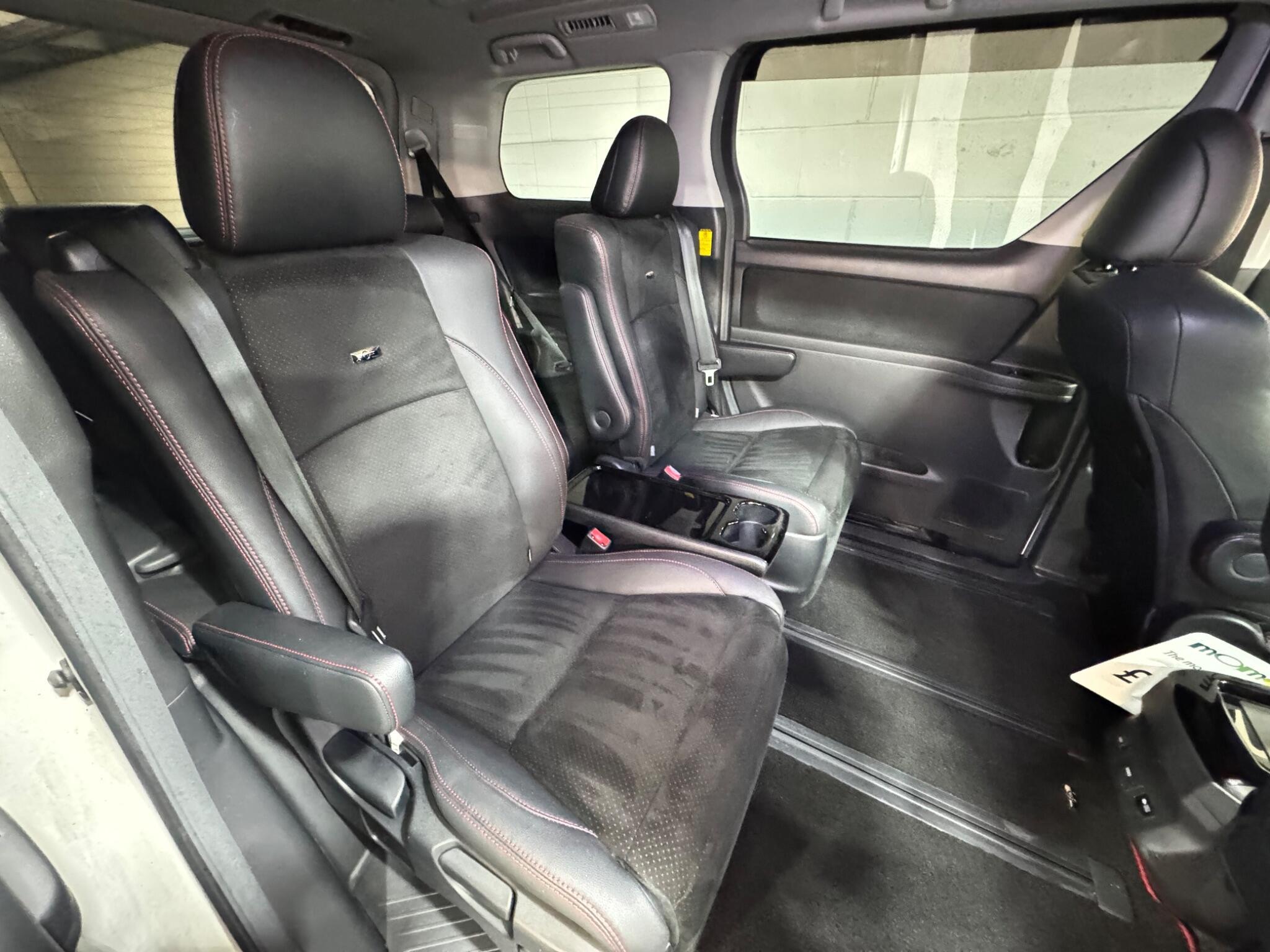 Toyota Vellfire - Image 12