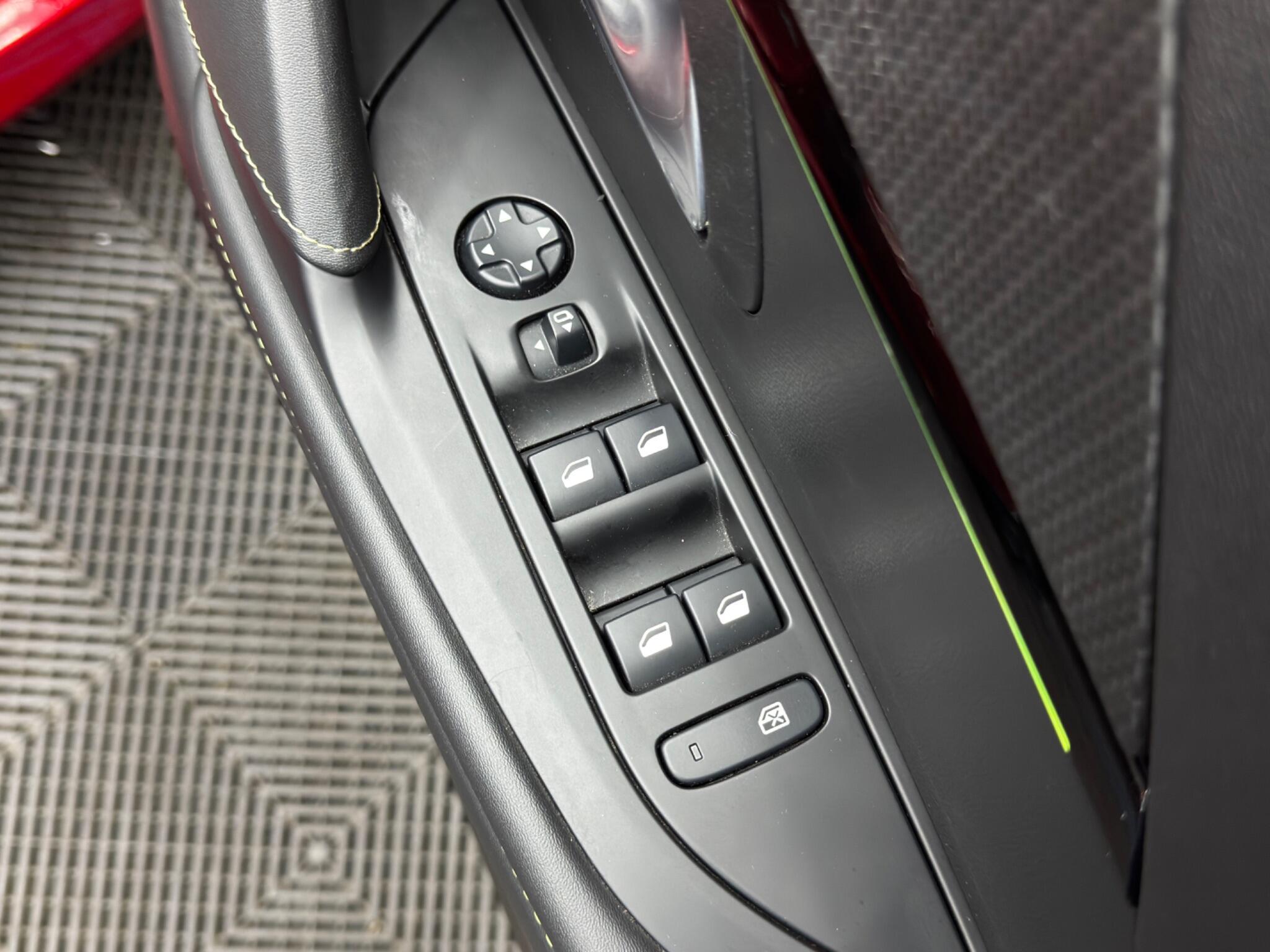 Peugeot E-208 - Image 39