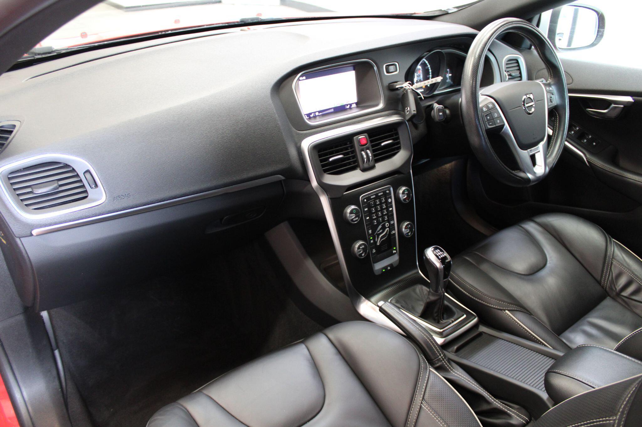 Volvo V40 - Image 30