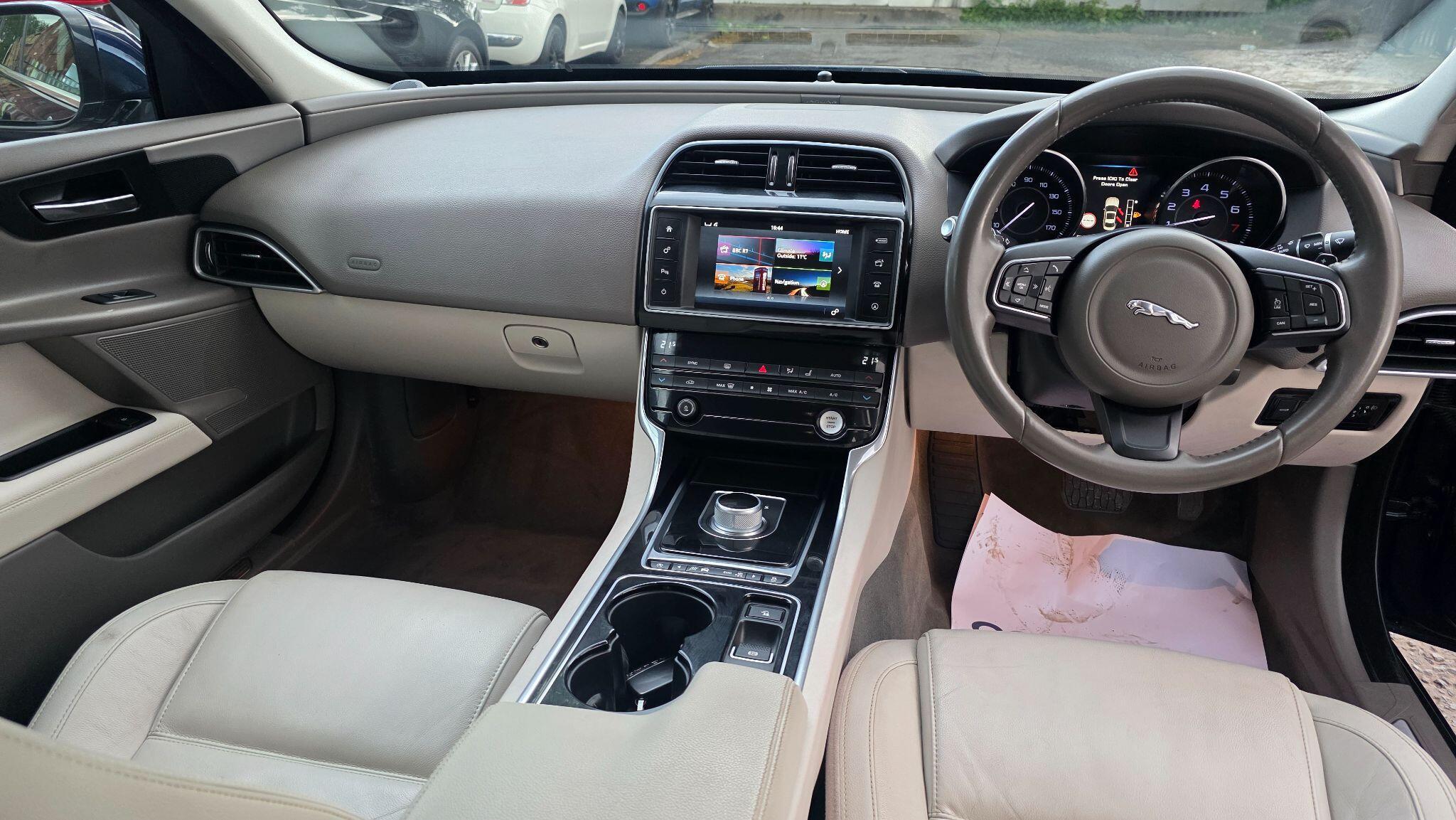 Jaguar XE - Image 33
