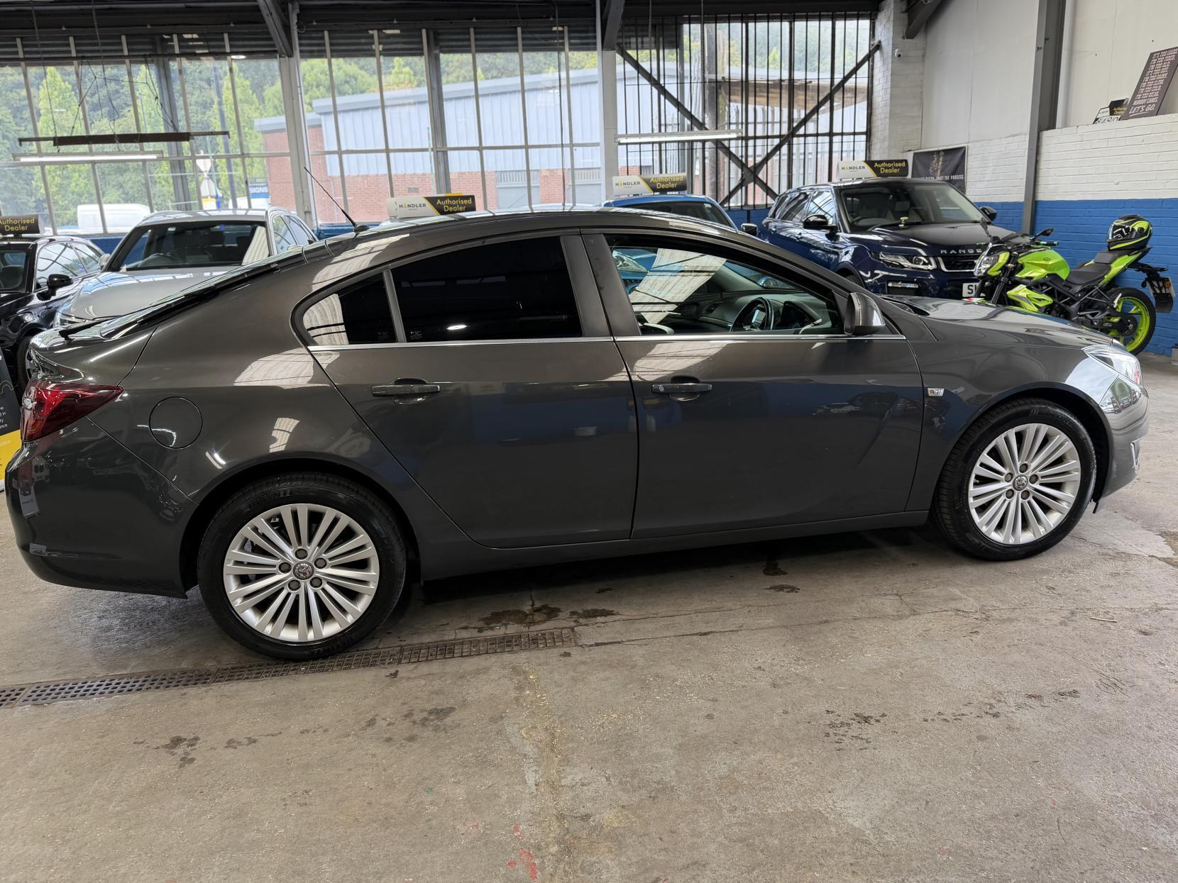 Vauxhall Insignia - Image 10