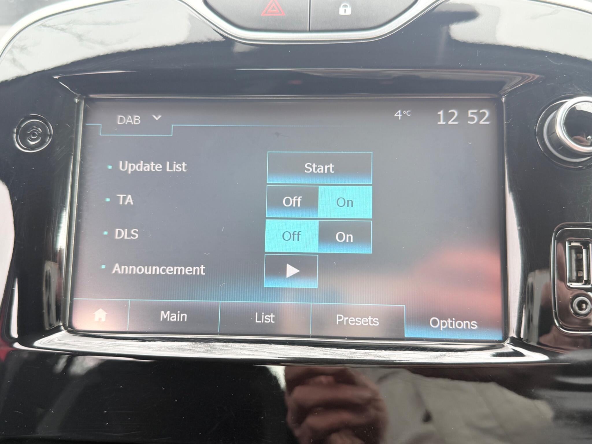 Renault Clio - Image 47