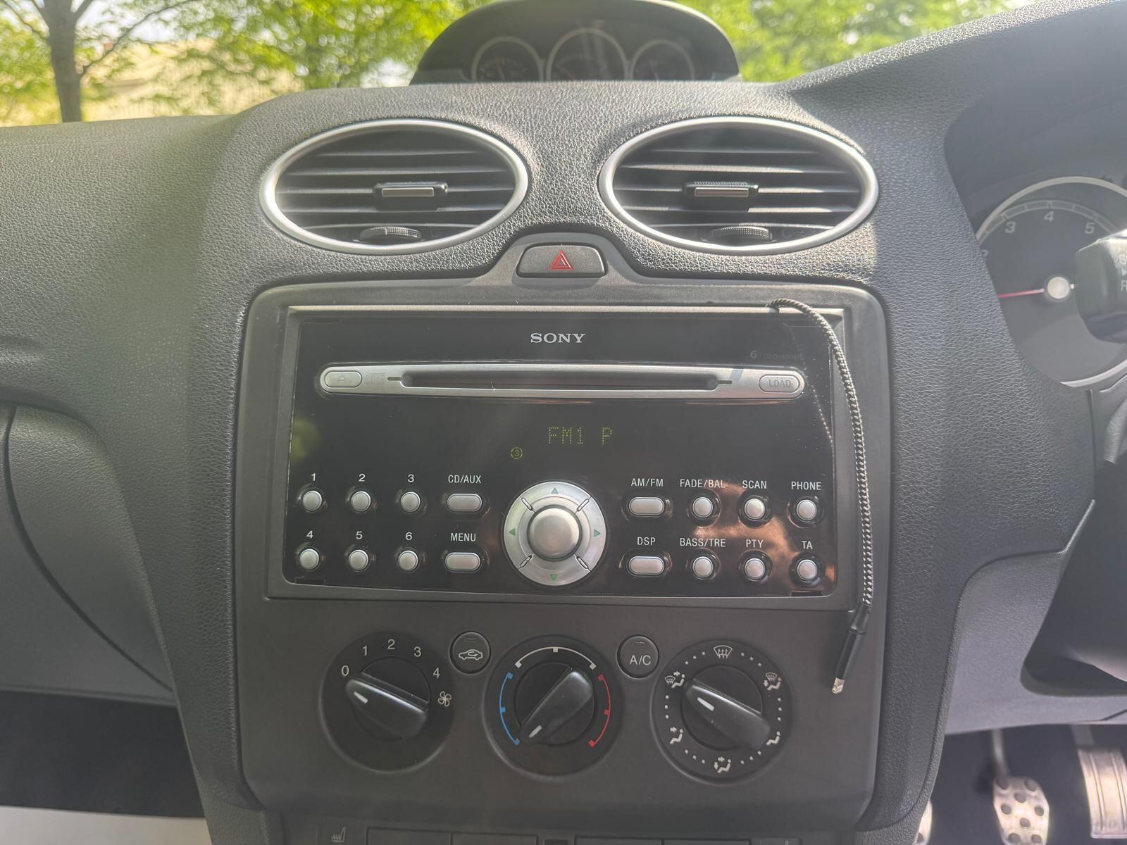 Ford Focus - Image 36