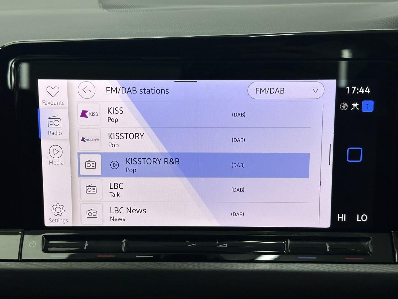 Volkswagen Golf - Image 28