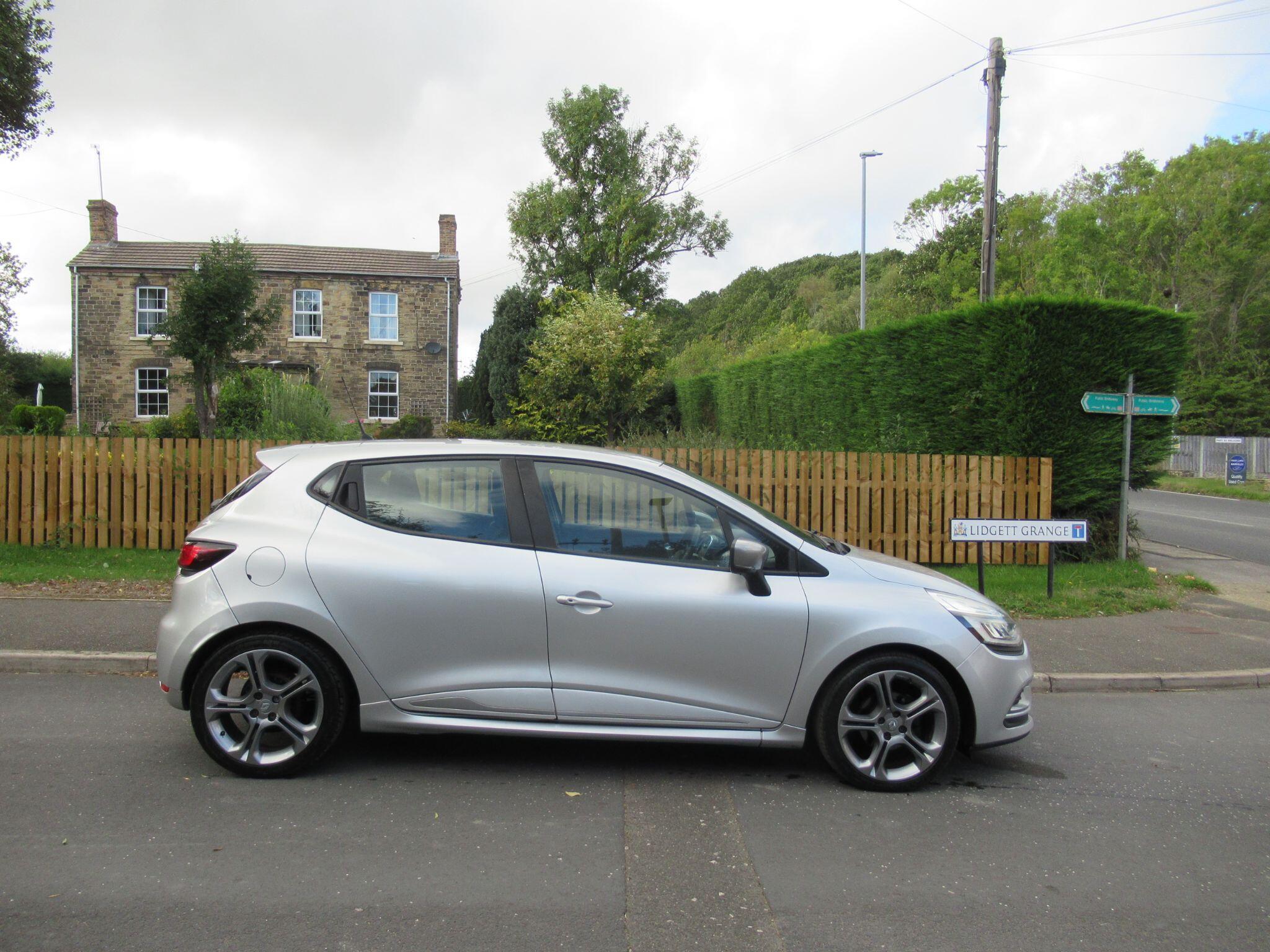 Renault Clio - Image 2