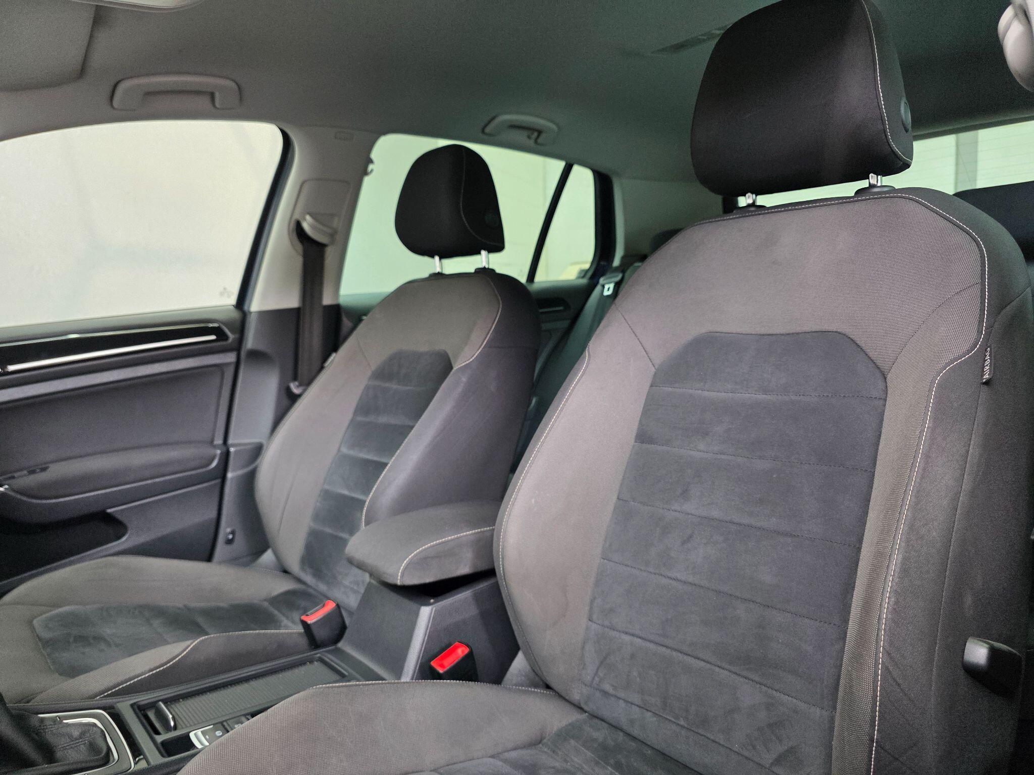 Volkswagen Golf - Image 26