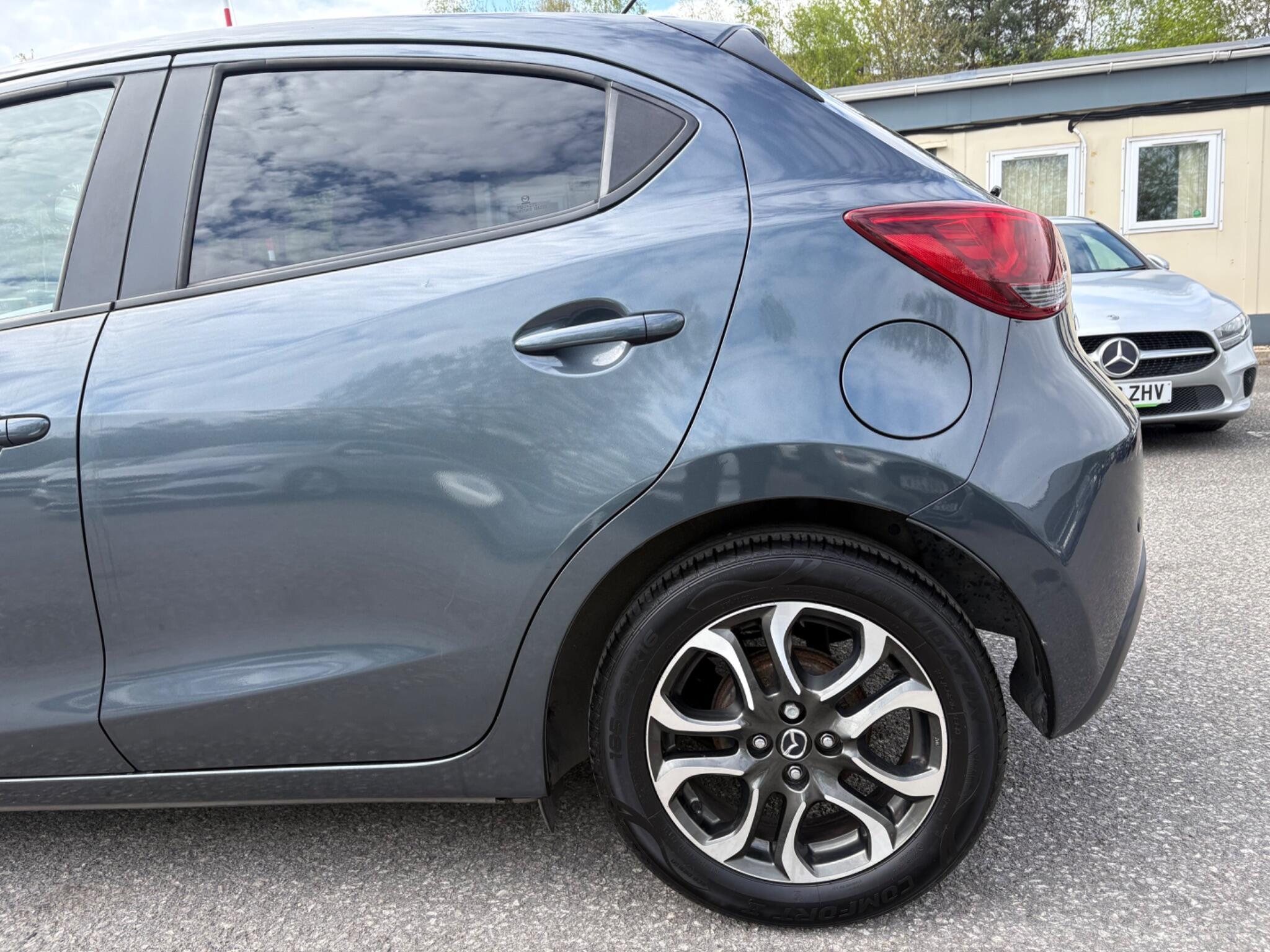 Mazda MAZDA2 - Image 11