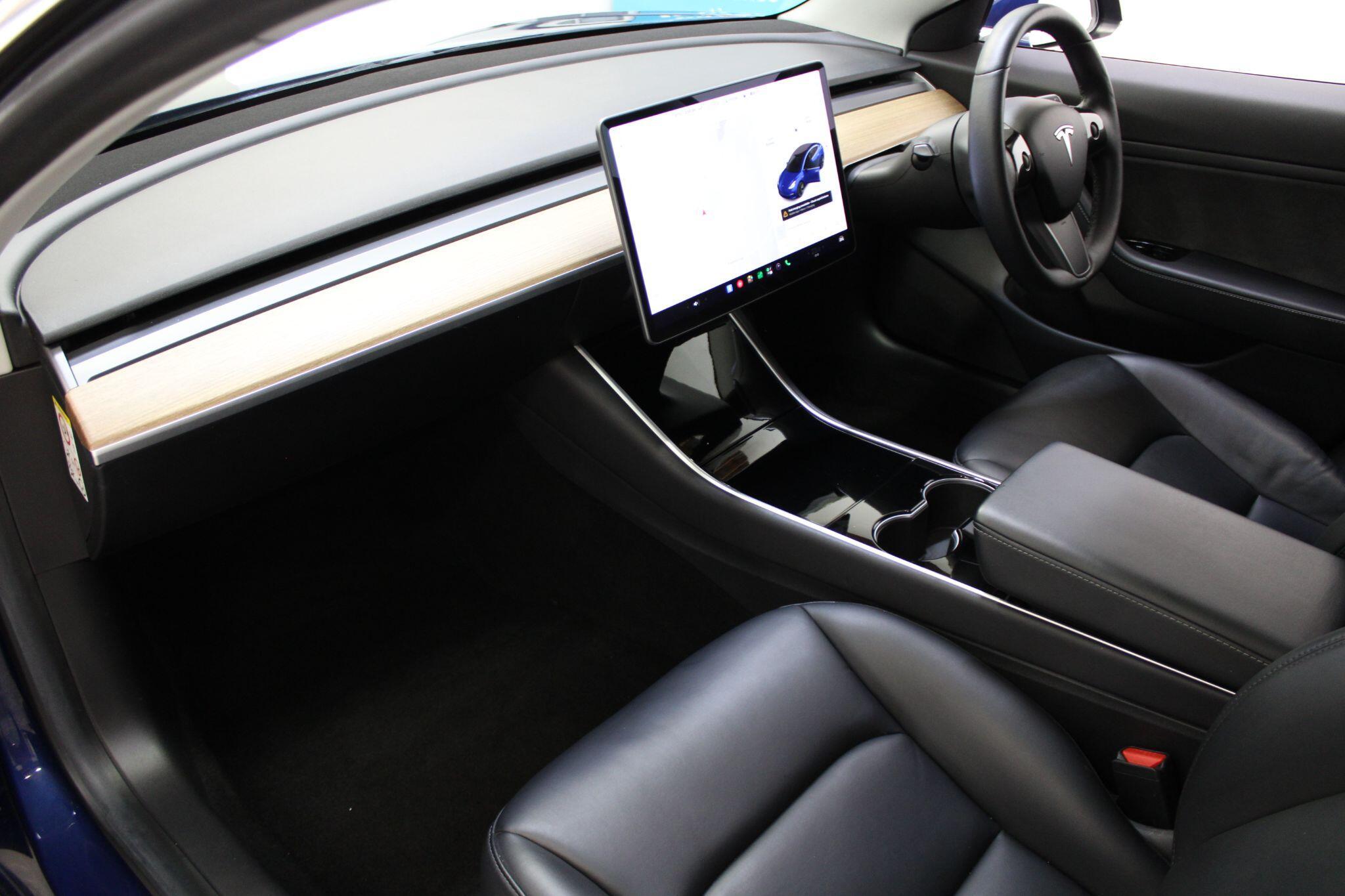 Tesla Model 3 - Image 2