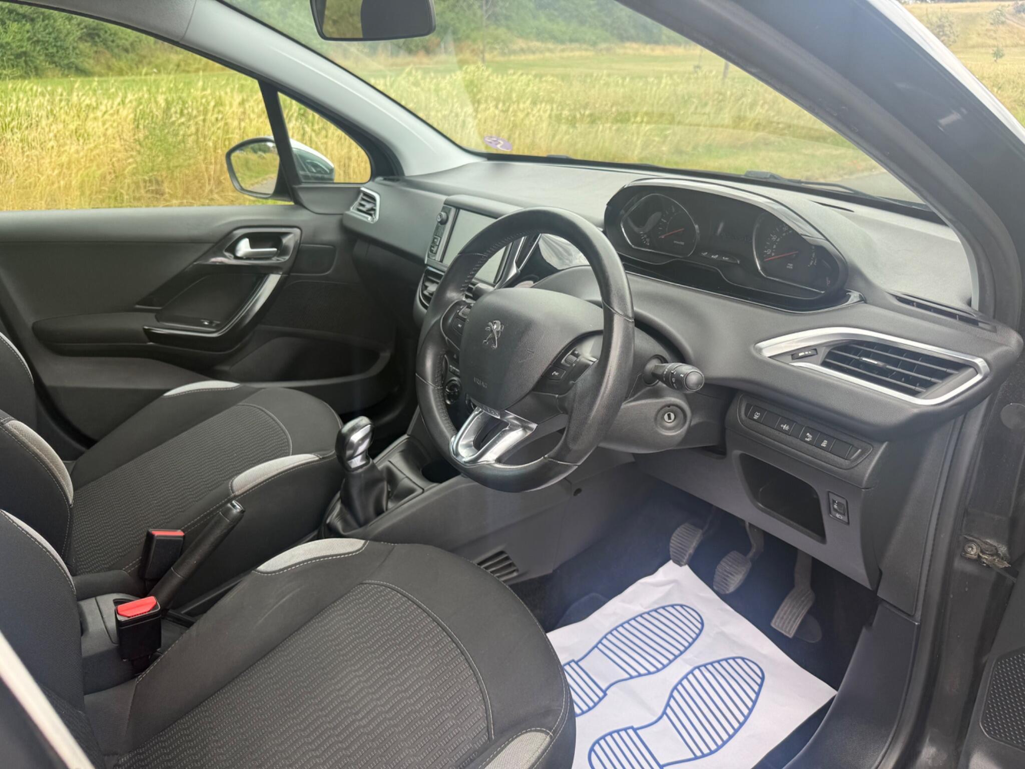 Peugeot 208 - Image 13