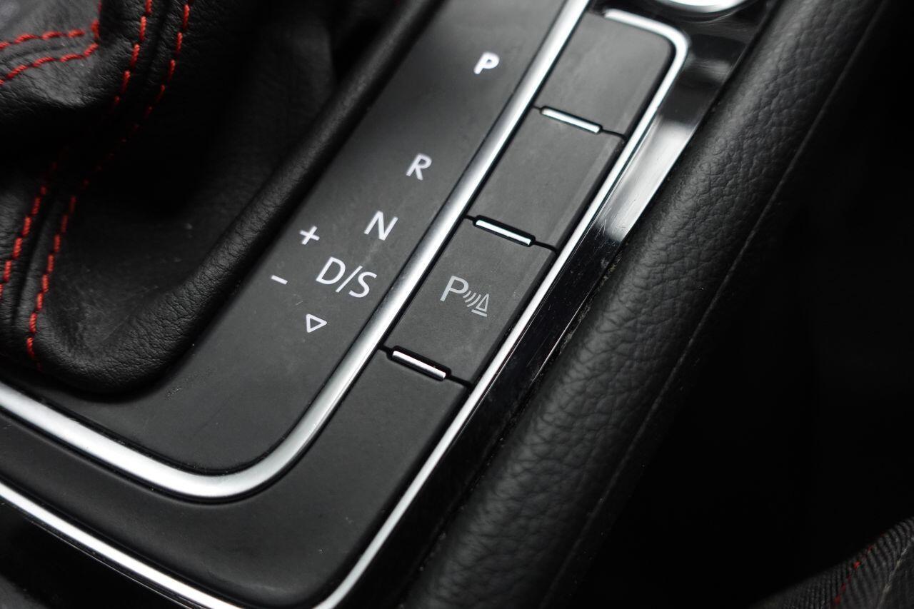 Volkswagen Golf - Image 51