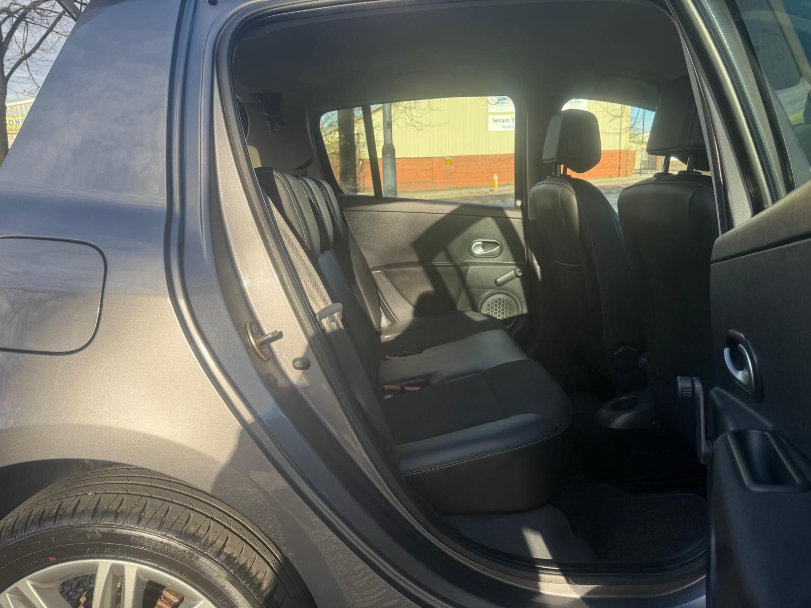 Renault Clio - Image 24