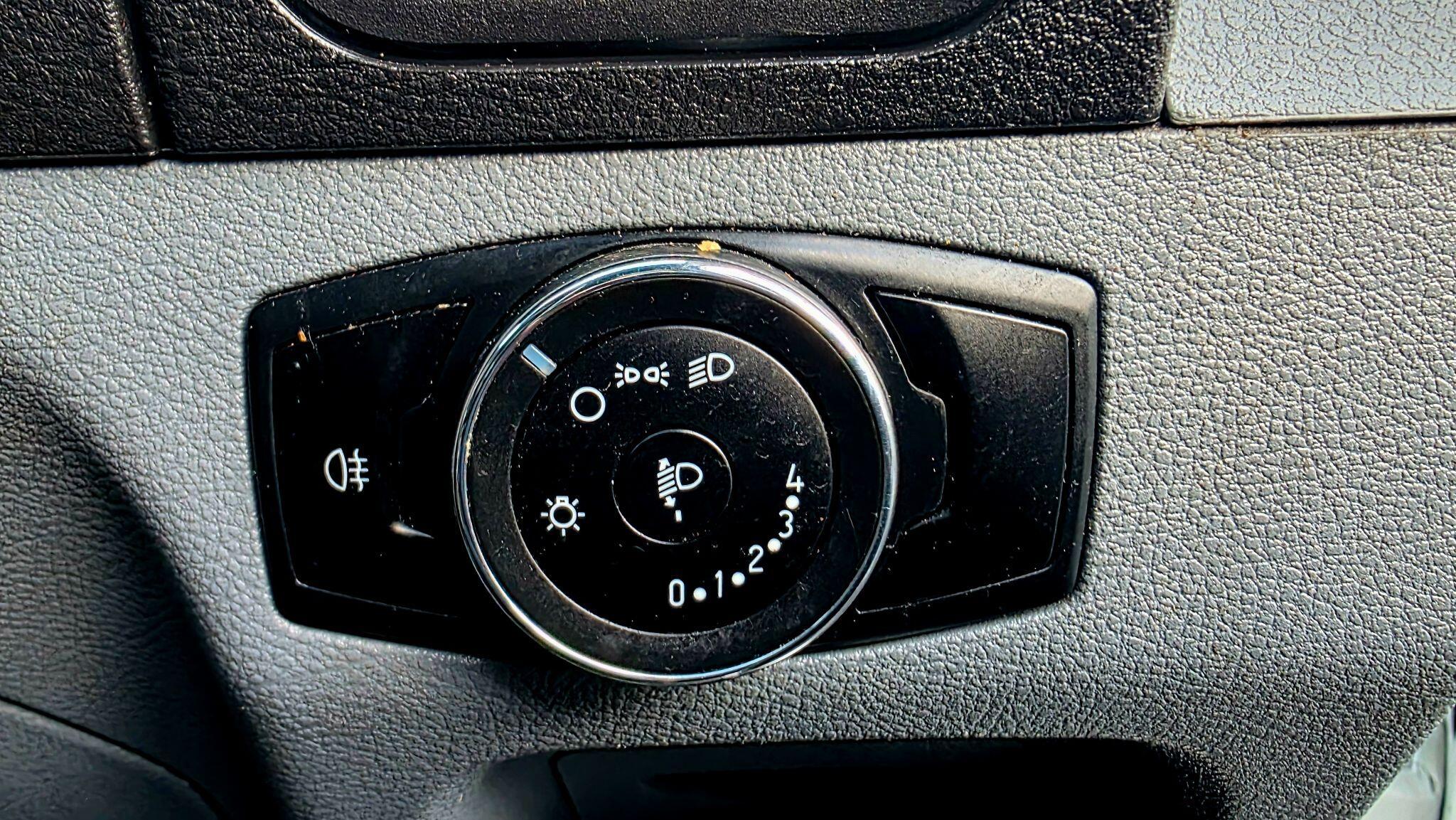 Ford Transit - Image 17