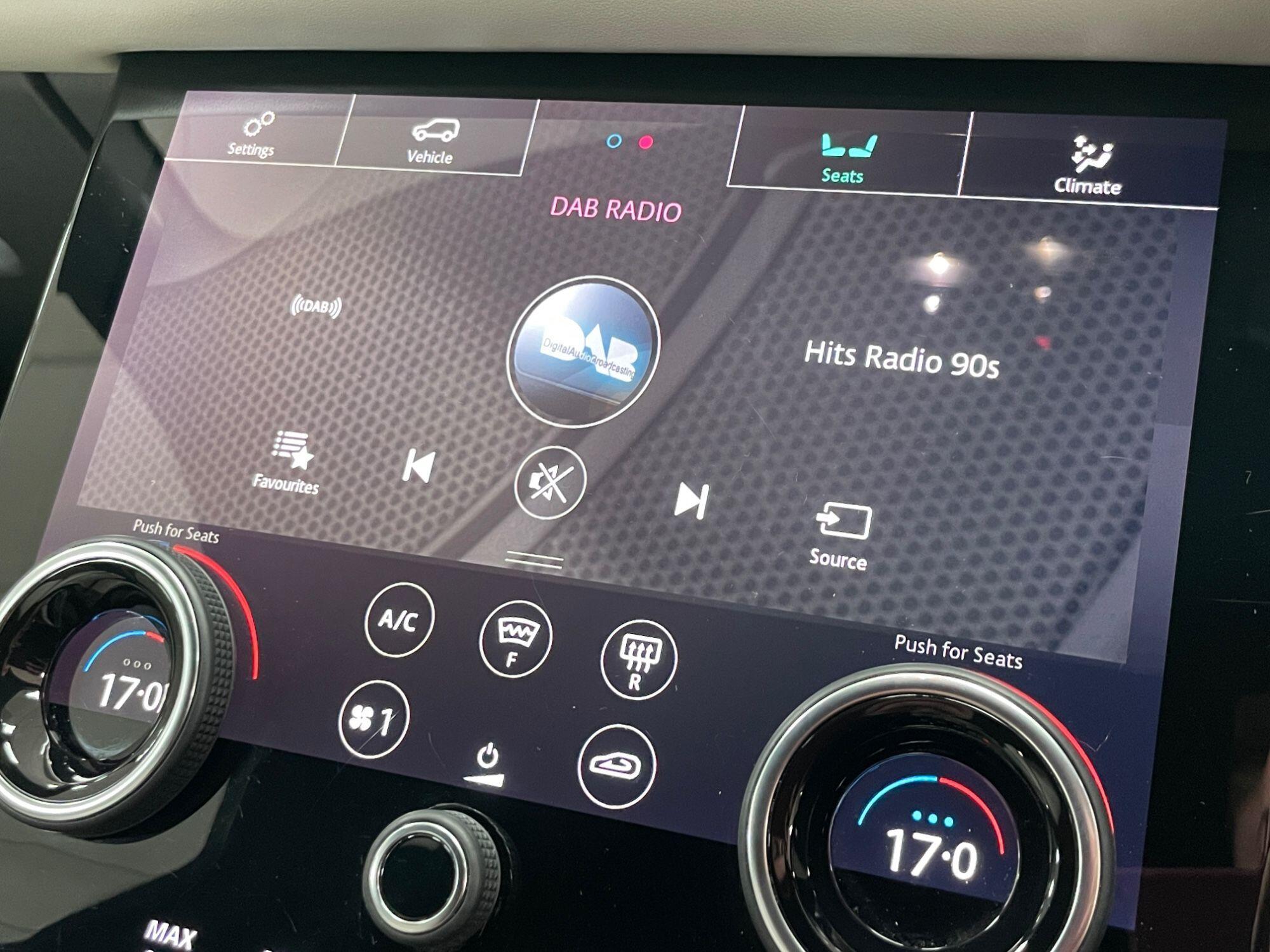 Land Rover Range Rover Velar - Image 52