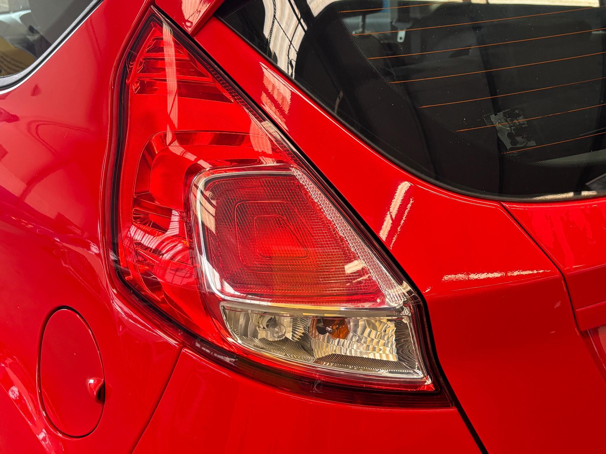 Ford Fiesta - Image 10