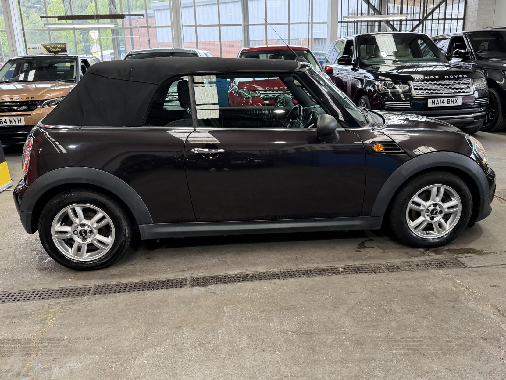 MINI Convertible - Image 10