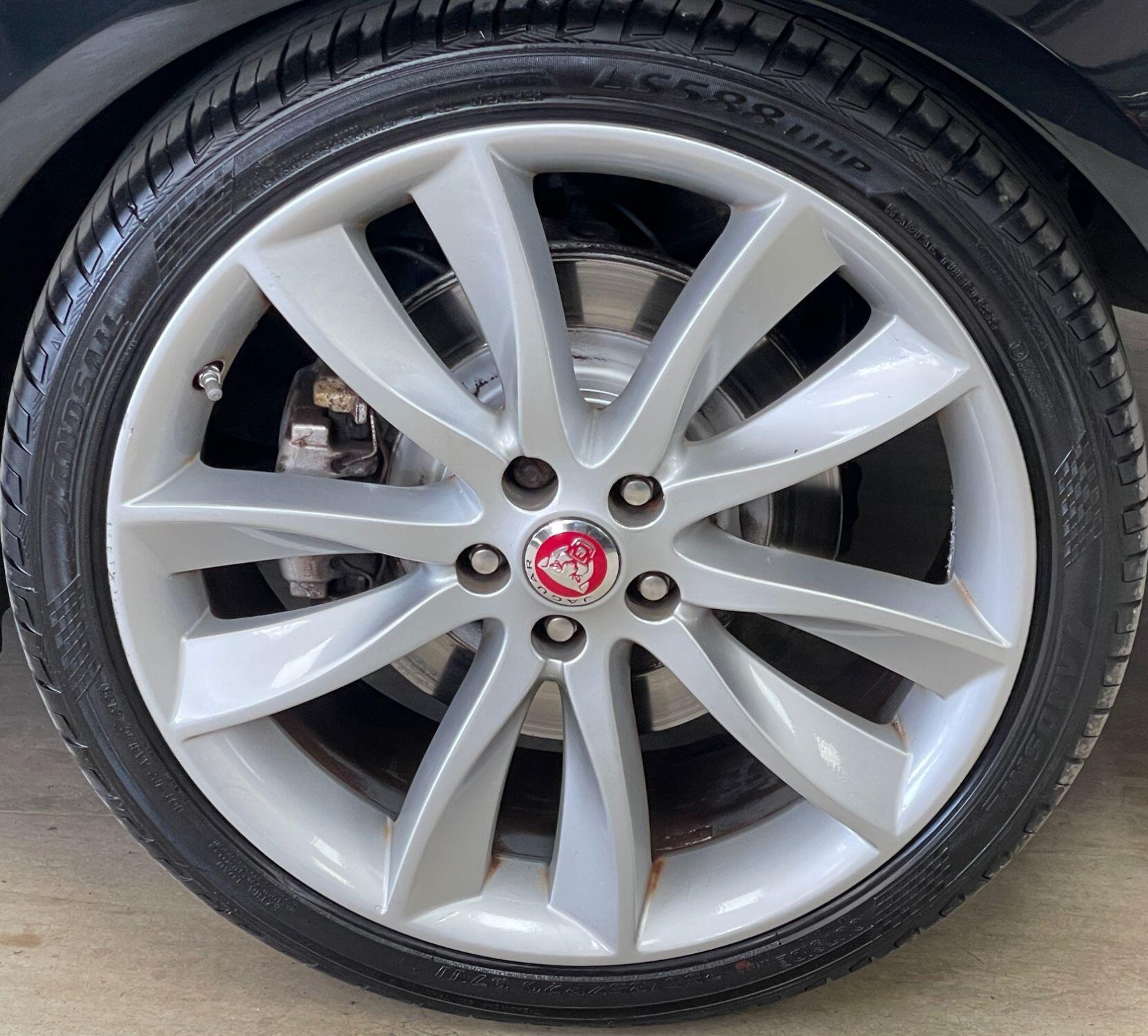 Jaguar XF - Image 17