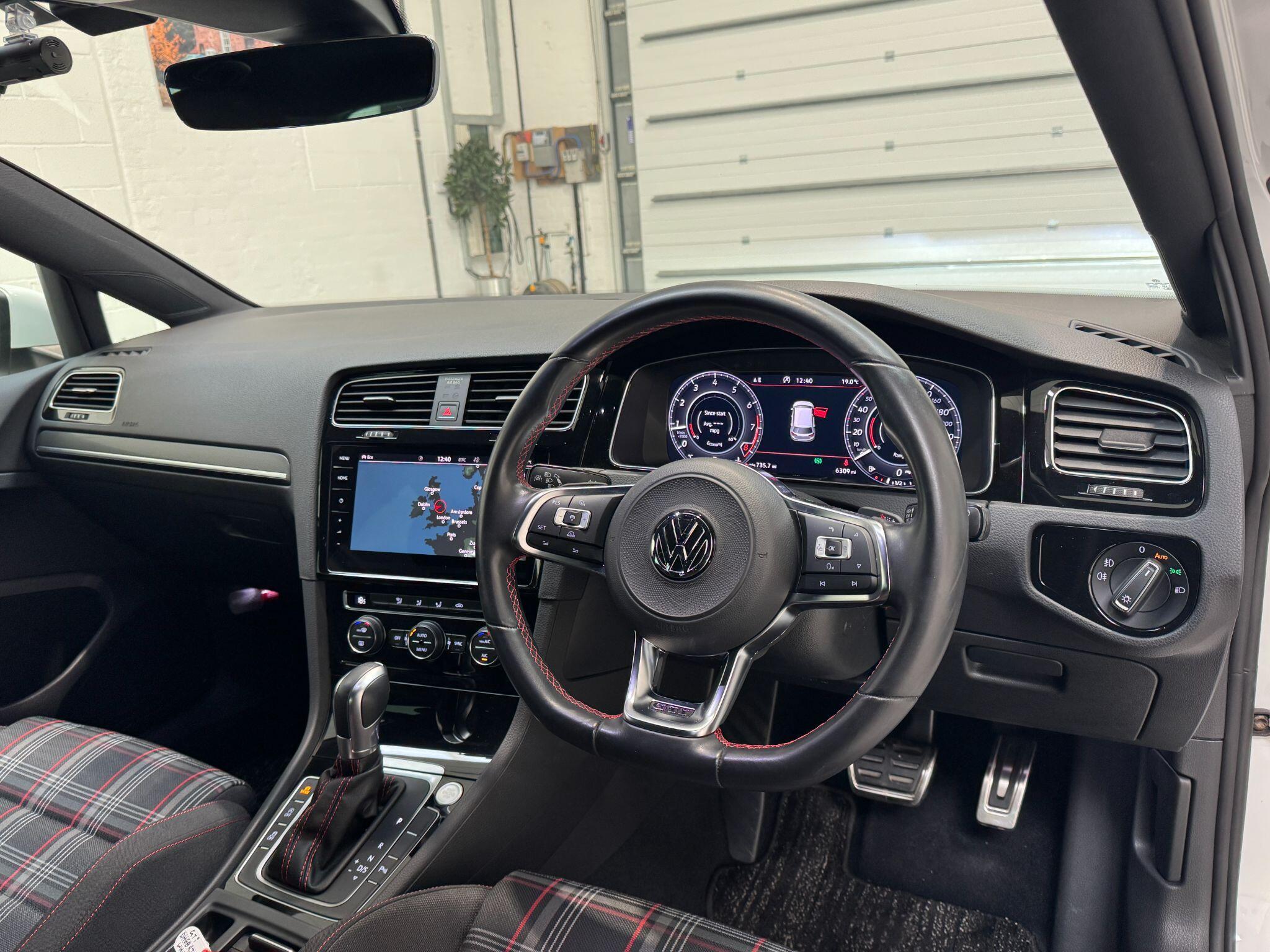 Volkswagen Golf - Image 16