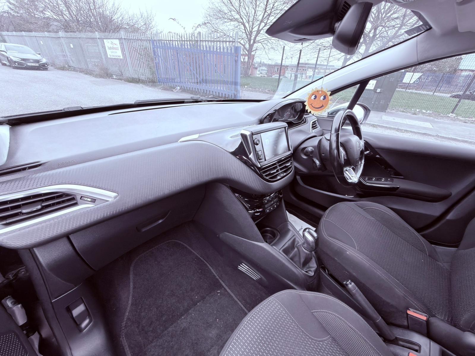 Peugeot 208 - Image 15