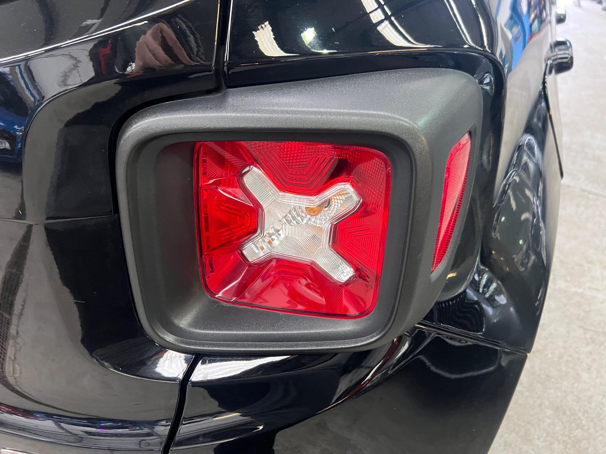 Jeep Renegade - Image 33