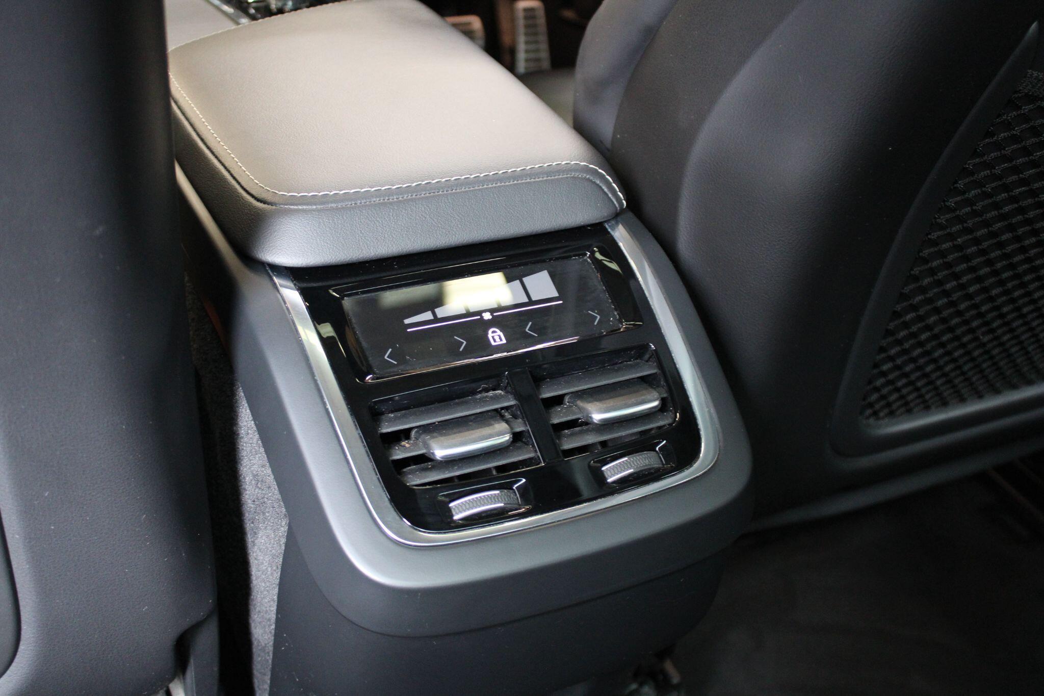 Volvo XC60 - Image 40