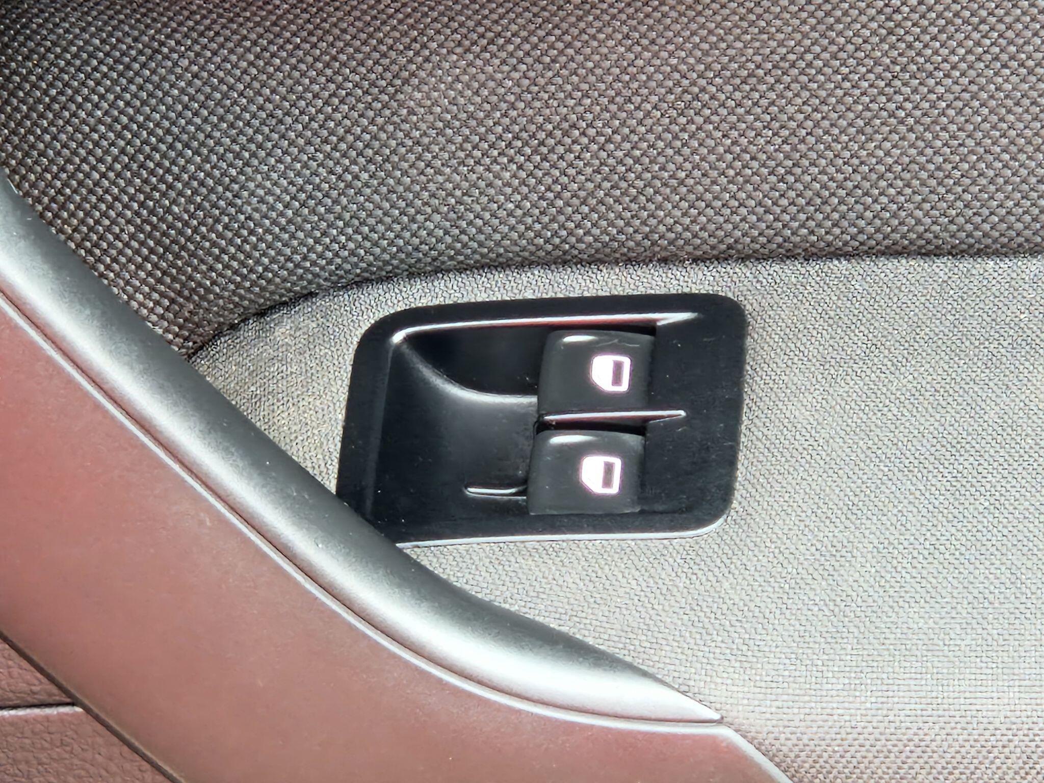 Volkswagen Polo - Image 32