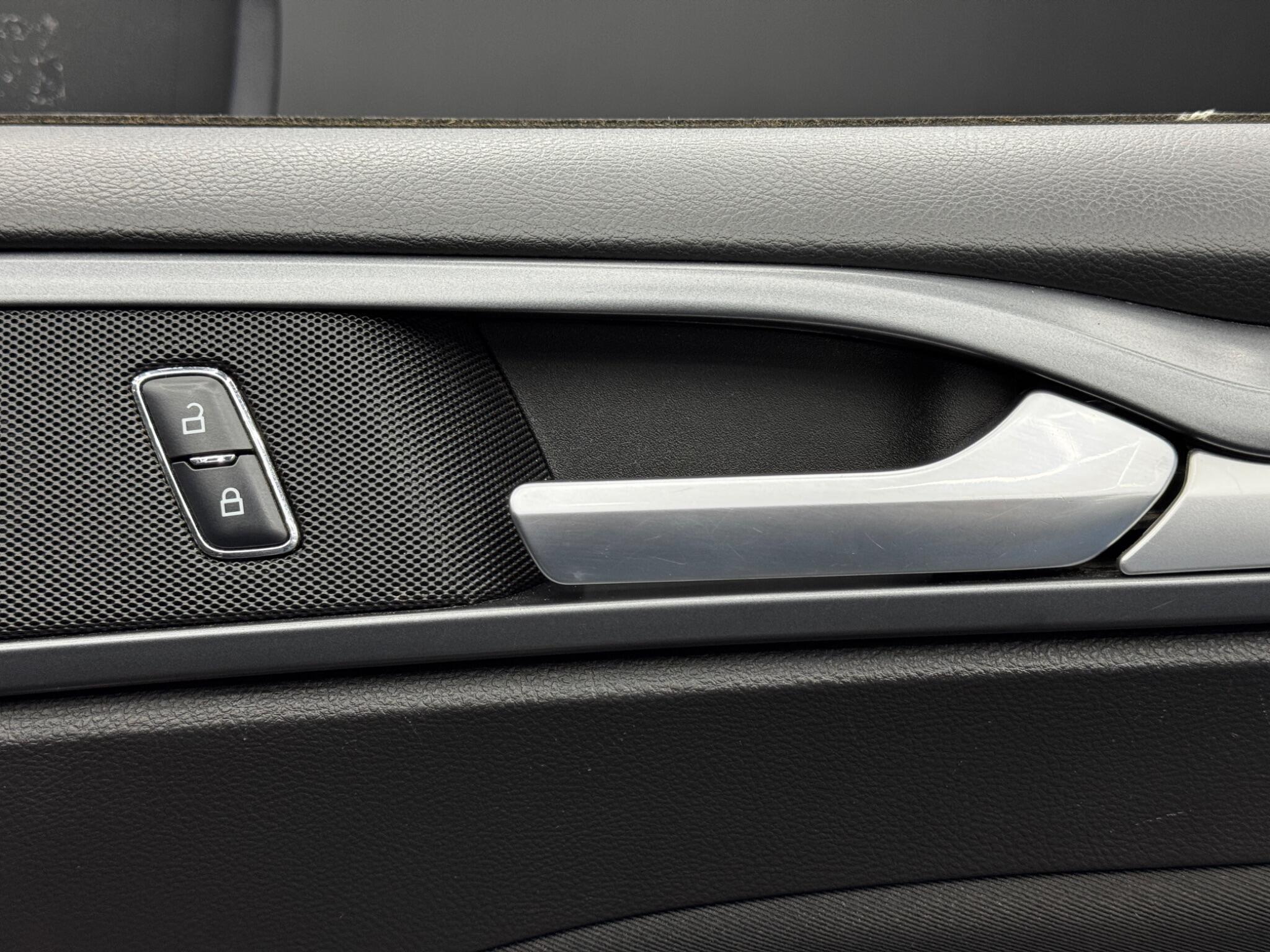 Ford Mondeo - Image 37