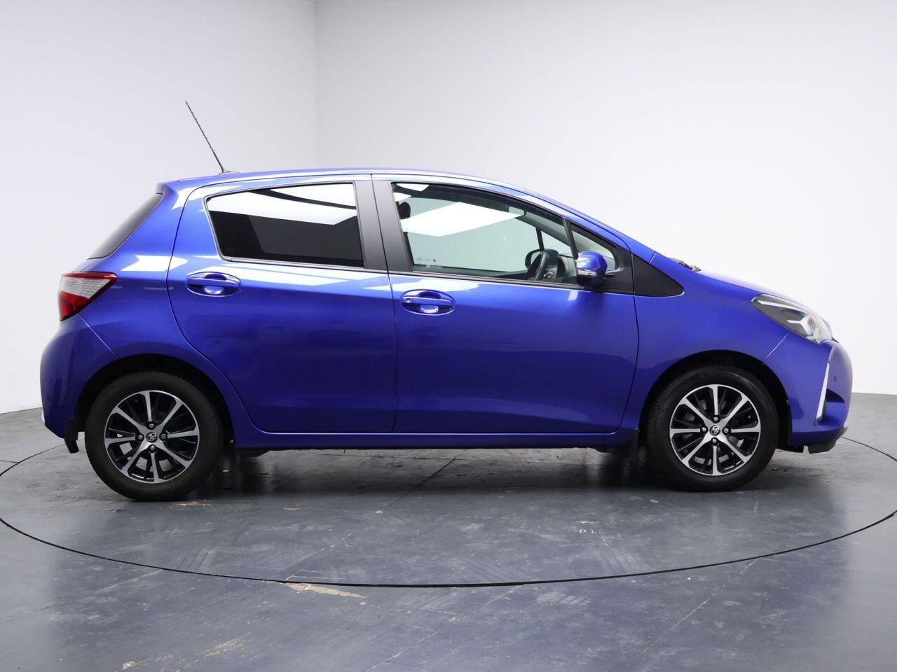 Toyota Yaris - Image 13