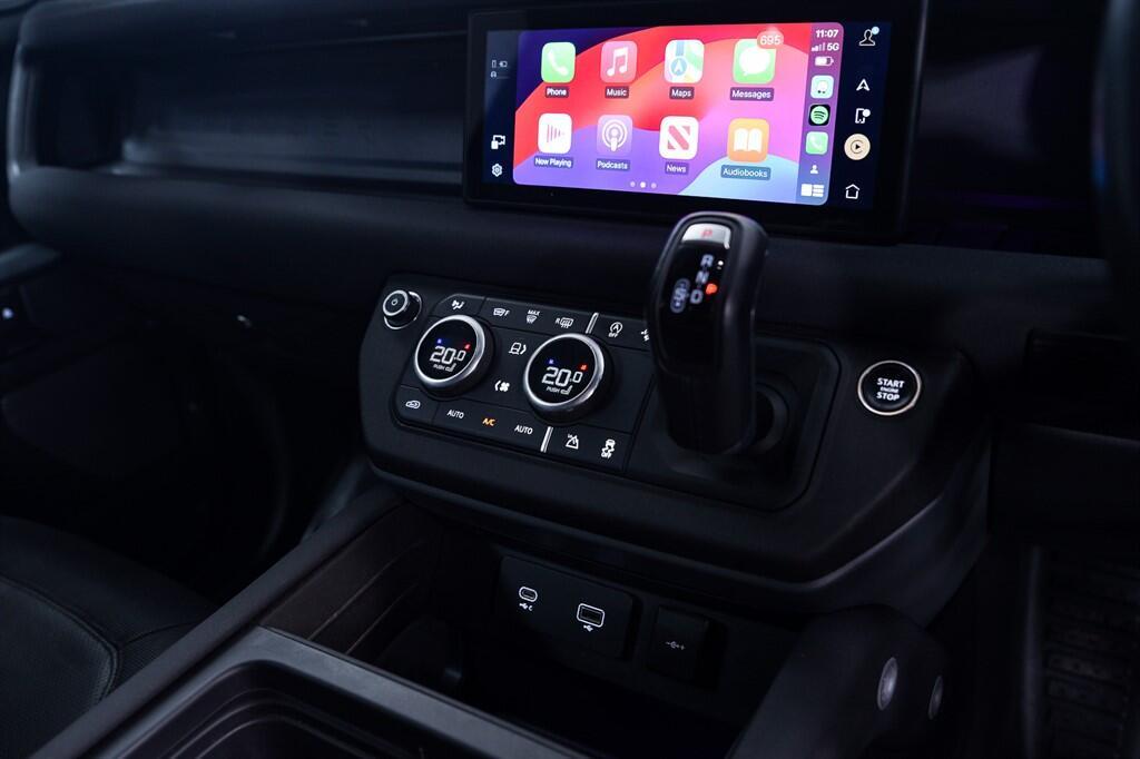 Land Rover Defender 90 - Image 17