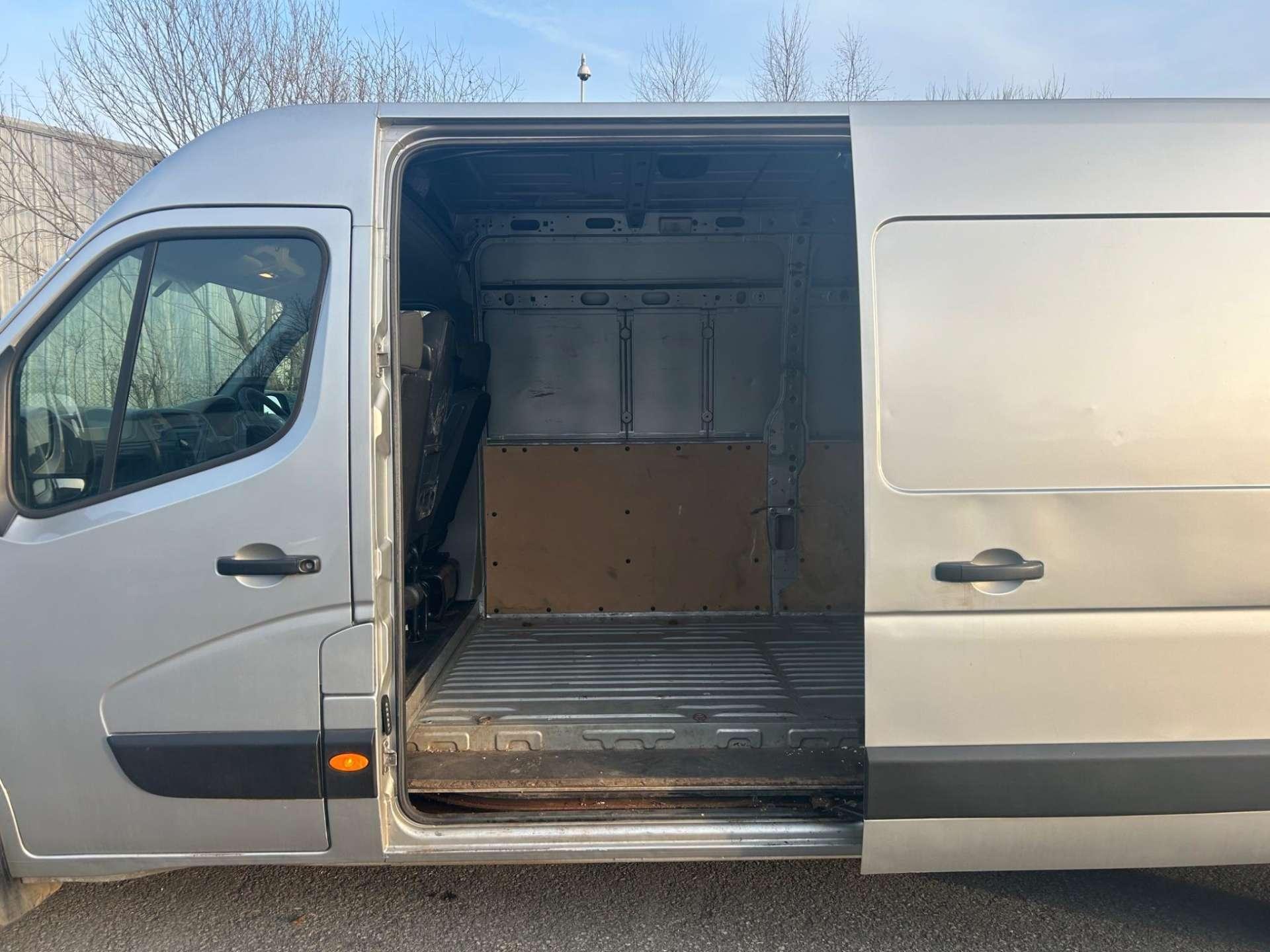 Renault Master - Image 14