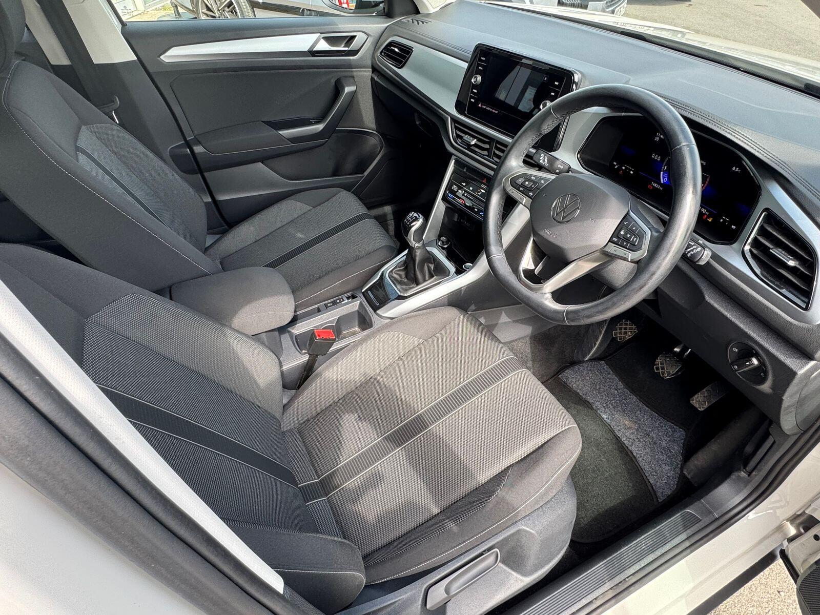 Volkswagen T-Roc - Image 3