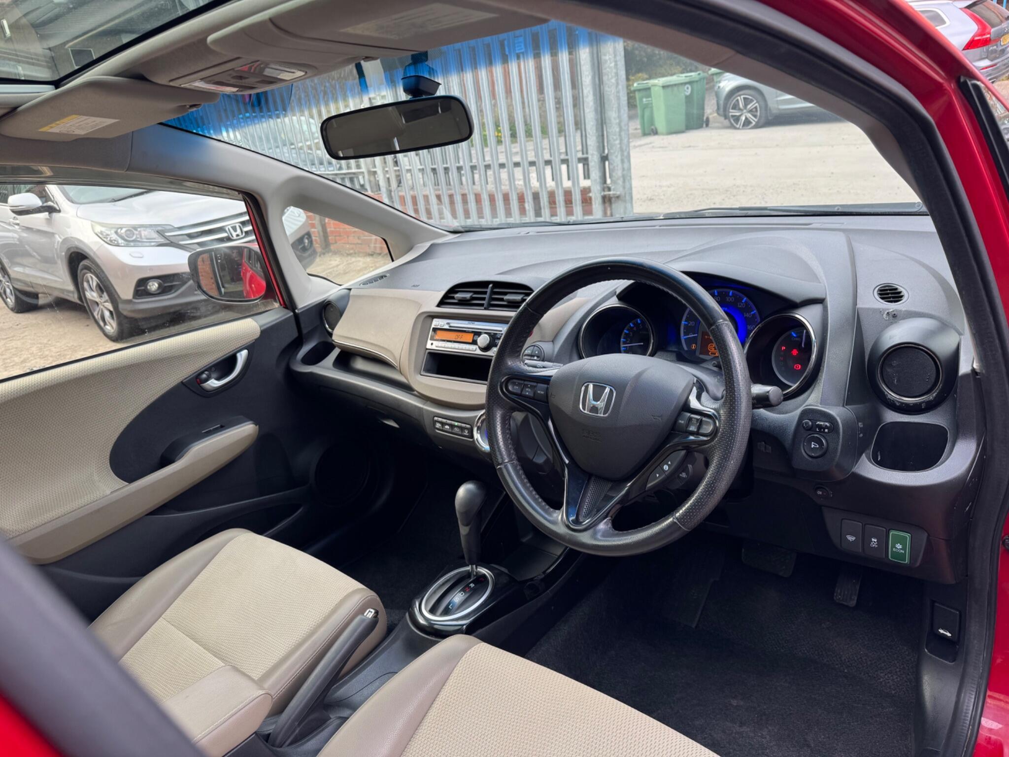 Honda FIT - Image 24