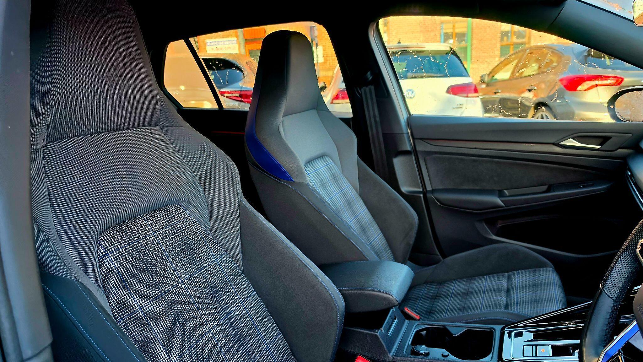 Volkswagen Golf - Image 12