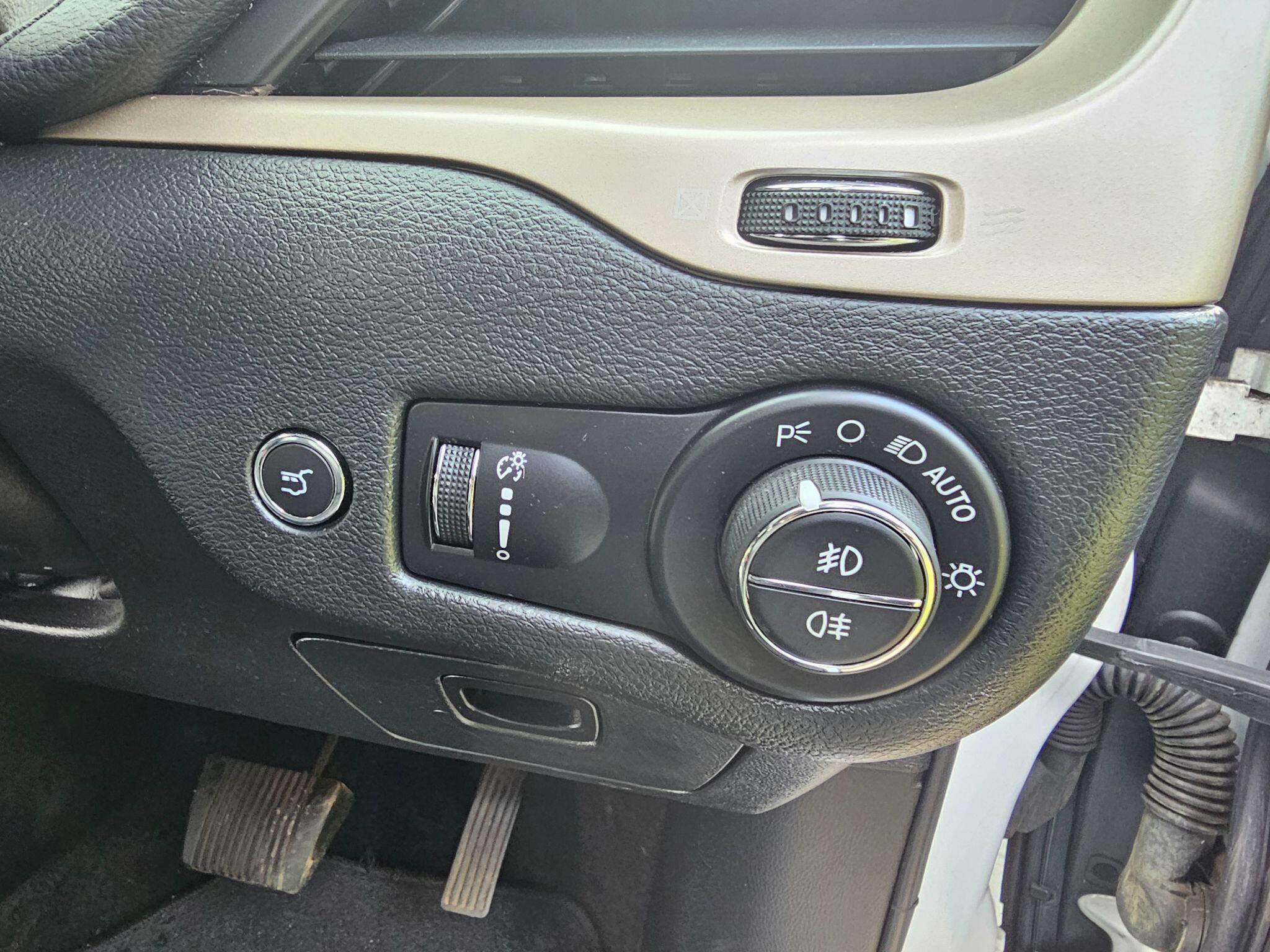 Jeep Cherokee - Image 36